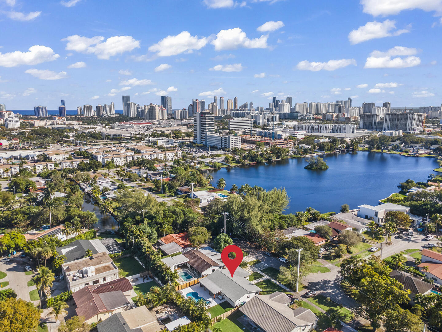 En Venta 2451 NE 199th Street, Miami, FL 33180, Miami, FL 33180