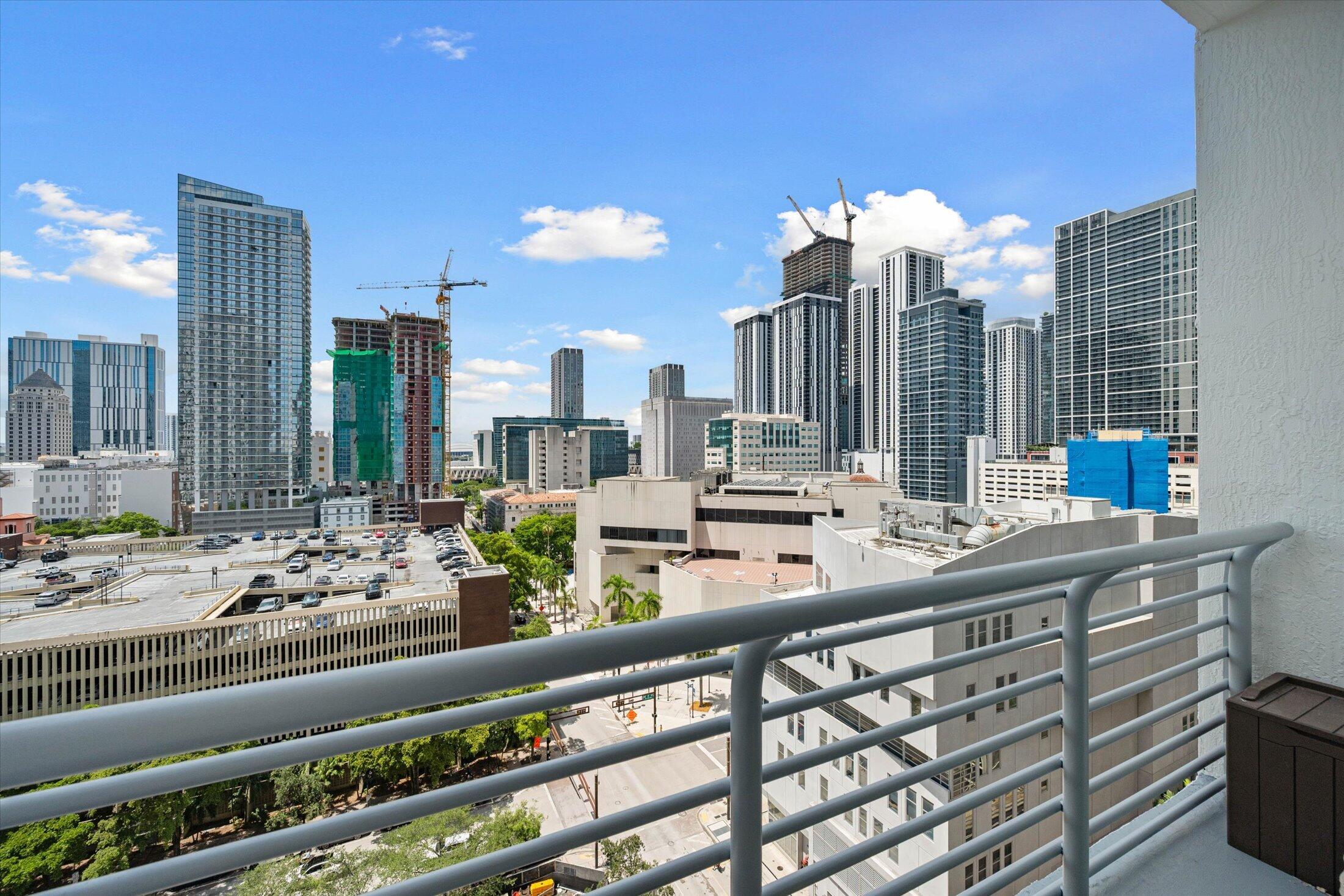 En Venta 234 NE 3rd Street 1403, Miami, FL 33132, Miami, FL 33132