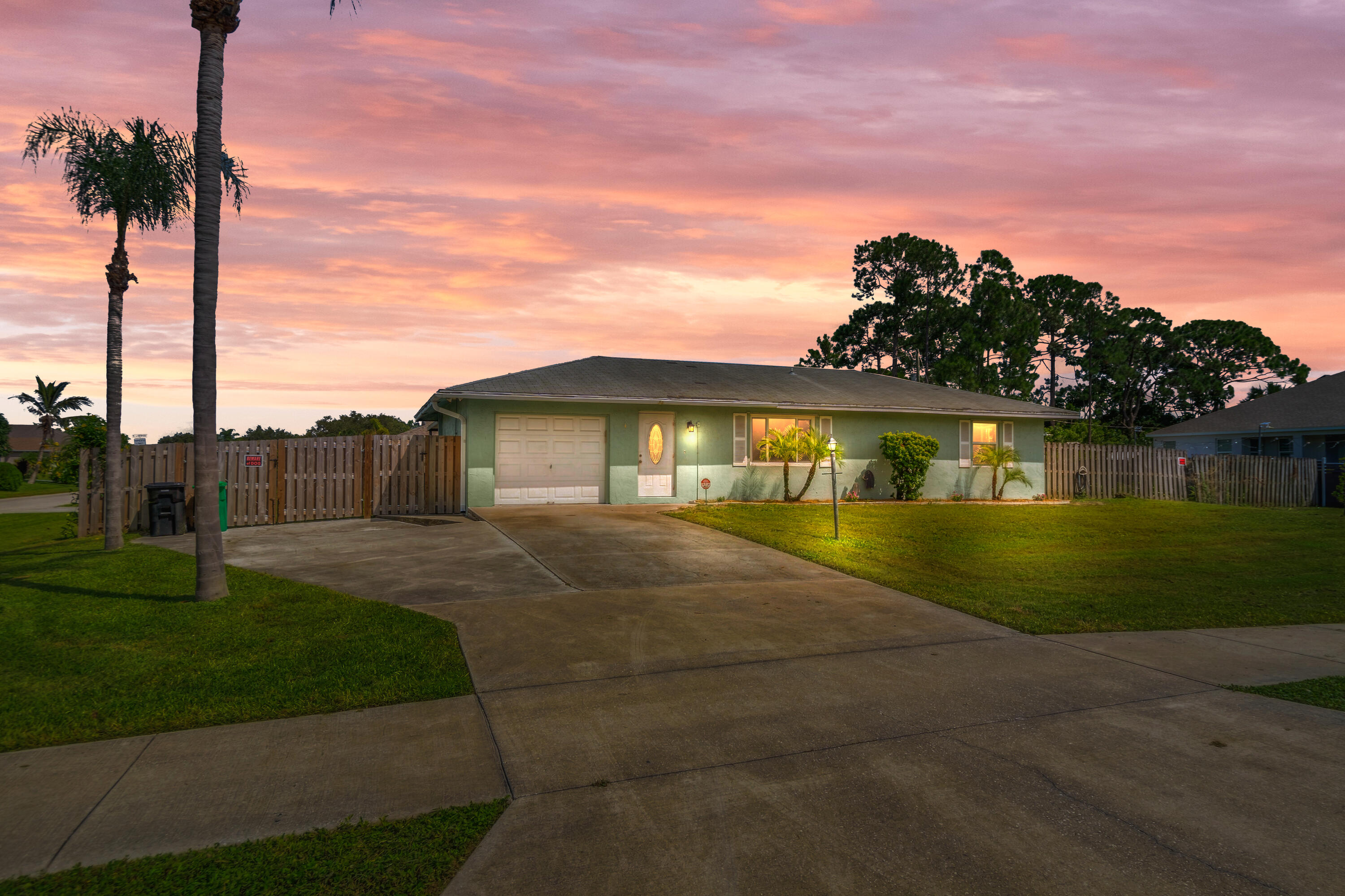 En Venta 257 SW THORNHILL Drive, Port St. Lucie, FL 34984, Port St. Lucie, FL 34984