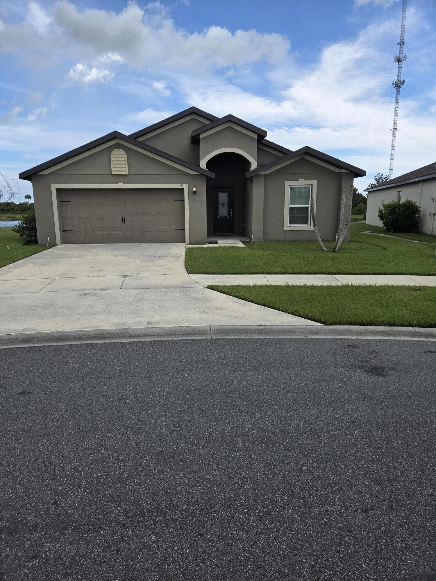 Foto de propiedad en 5342 Imagination Drive, Fort Pierce, FL 34947 Fort Pierce con MLS# 