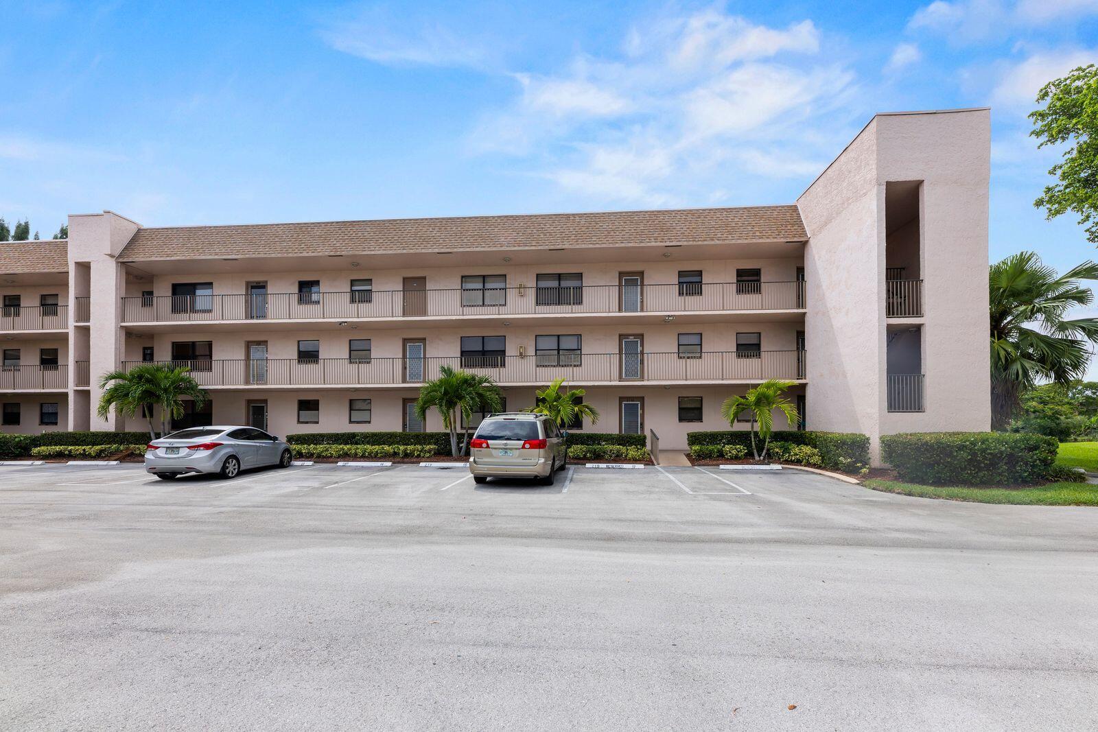En Venta 10442 Sunrise Lakes Boulevard 212, Sunrise, FL 33322, Sunrise, FL 33322