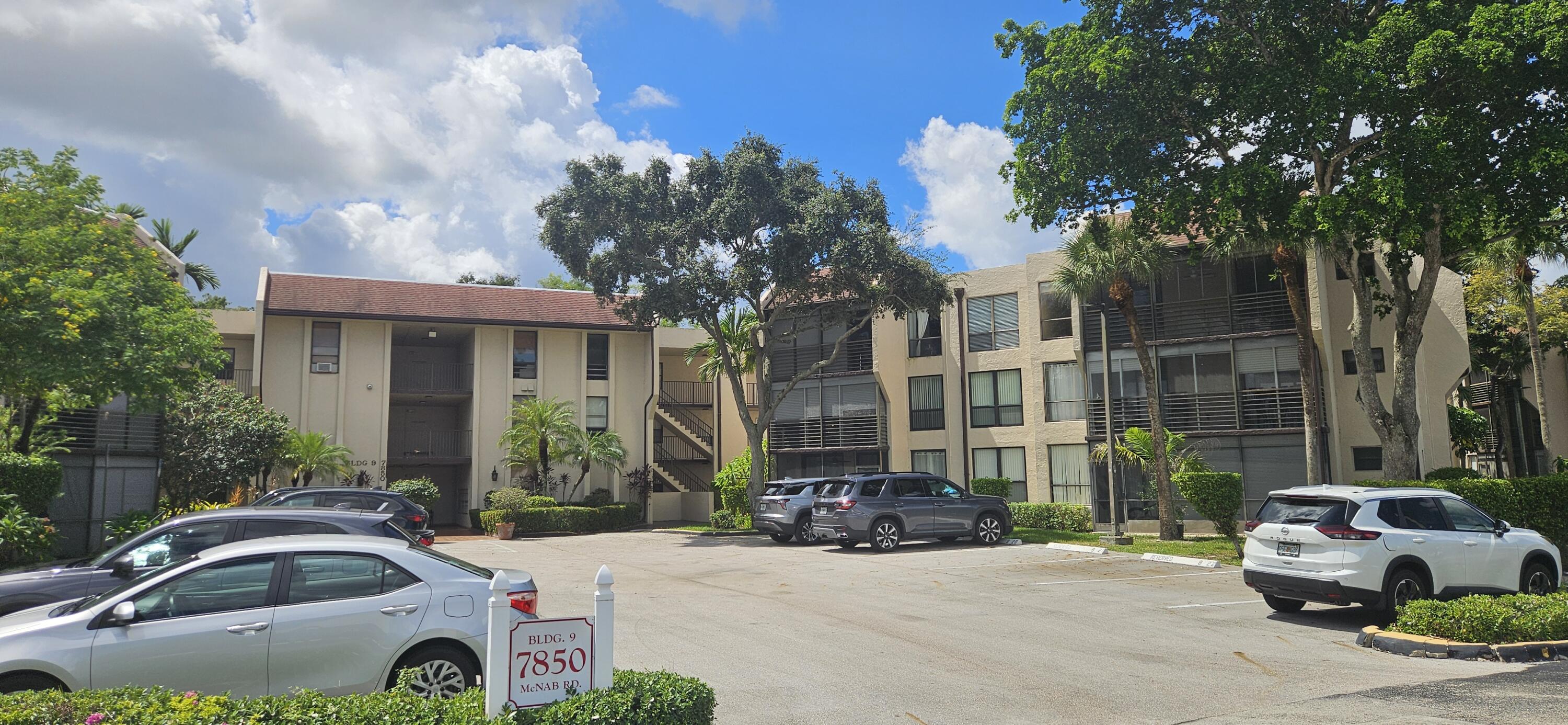 En Venta 7850 W MCNAB Road 104, Tamarac, FL 33321, Tamarac, FL 33321
