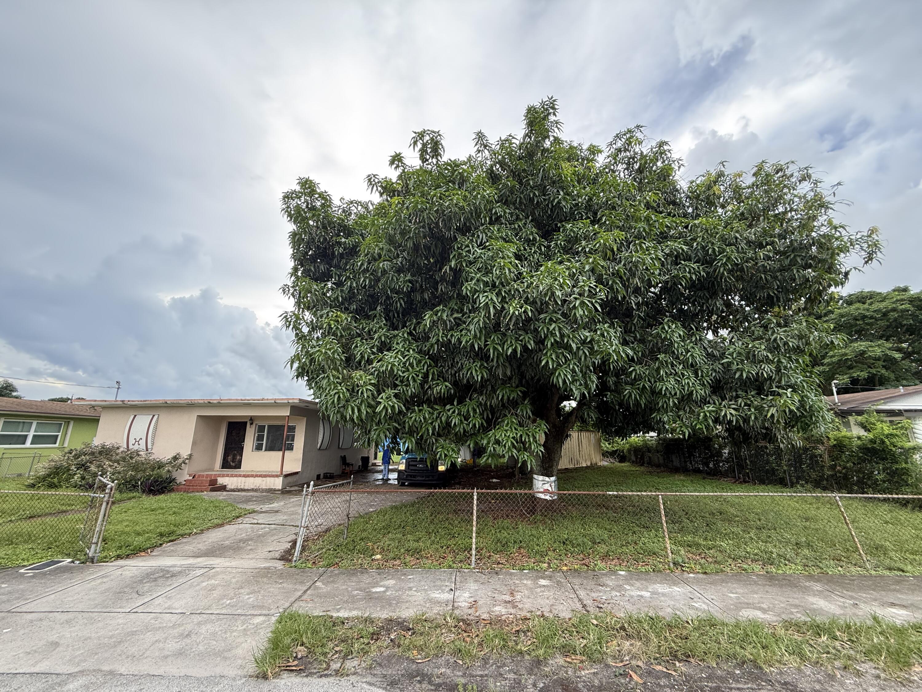 En Venta 1628 NW 154TH Street, Miami Gardens, FL 33054, Miami Gardens, FL 33054