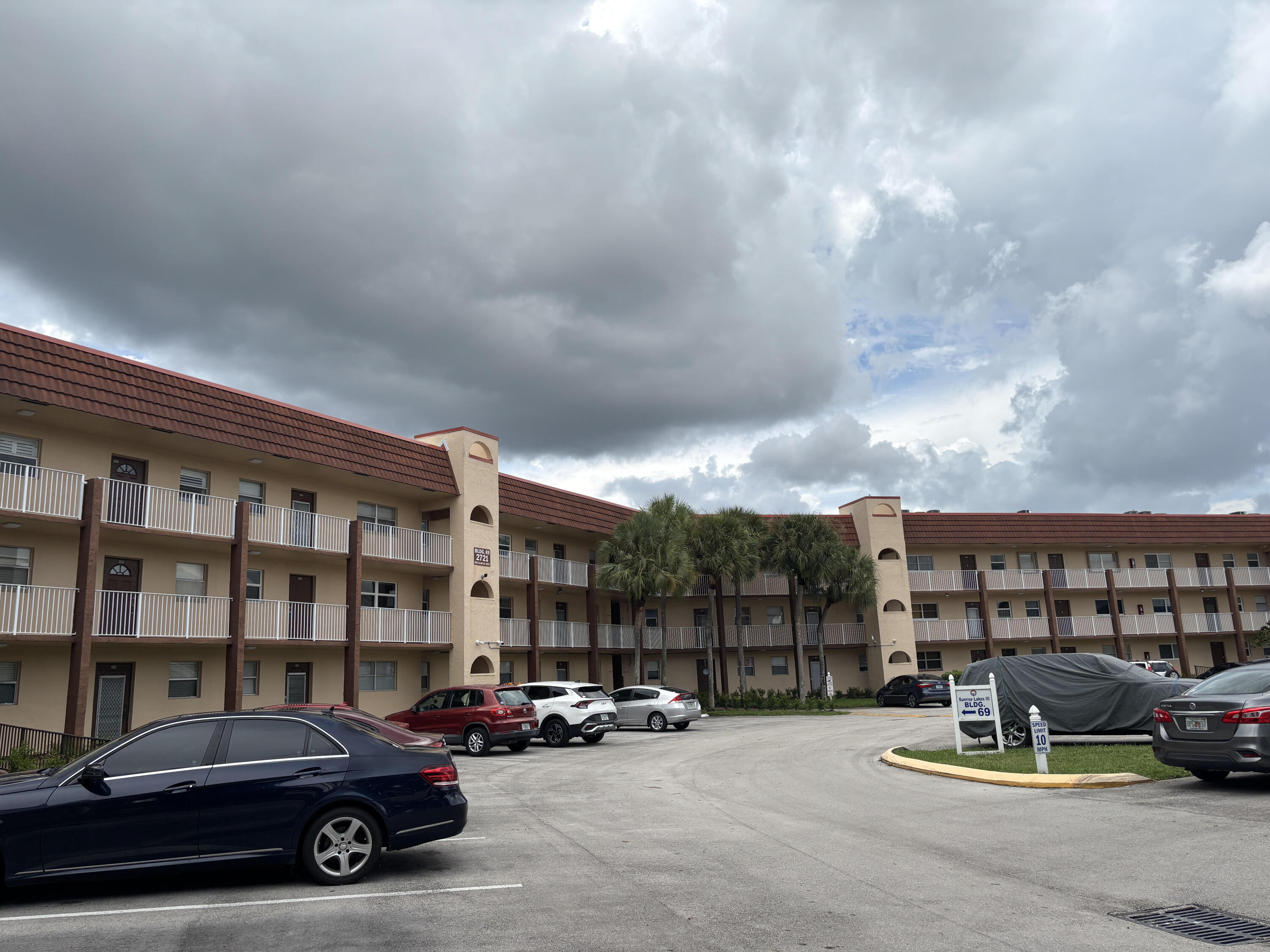 En Venta 2721 N Pine Island Road 204, Sunrise, FL 33322, Sunrise, FL 33322