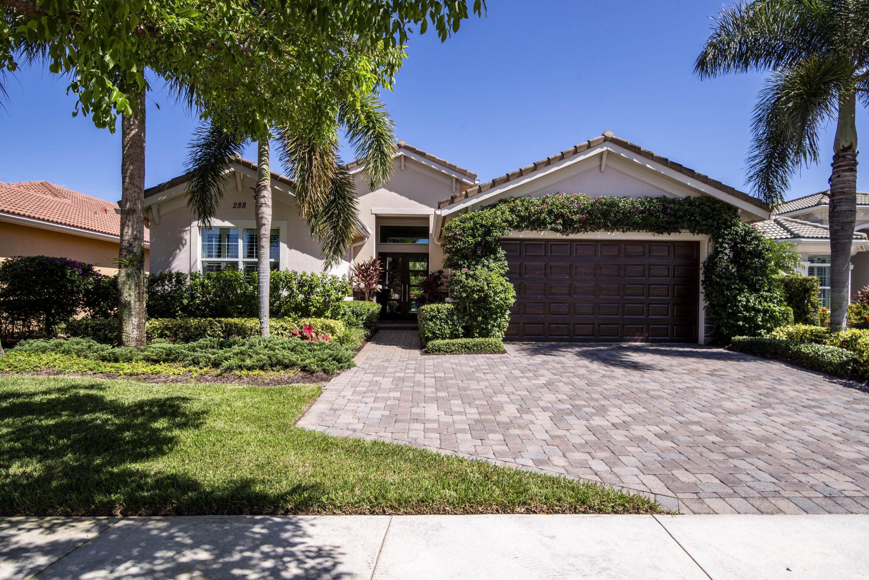 Foto de propiedad en 288 Carina Drive, Jupiter, FL 33478 Jupiter con MLS# 