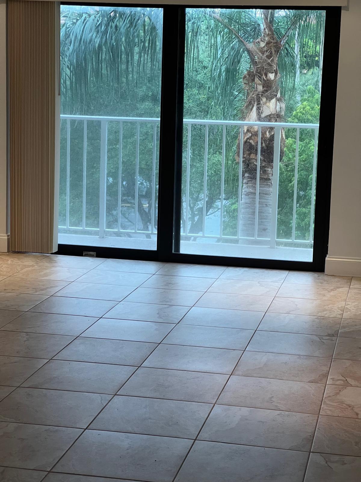 Foto de propiedad en 9301 SW 92ND Avenue 409B, Miami, FL 33176 Miami con MLS# 