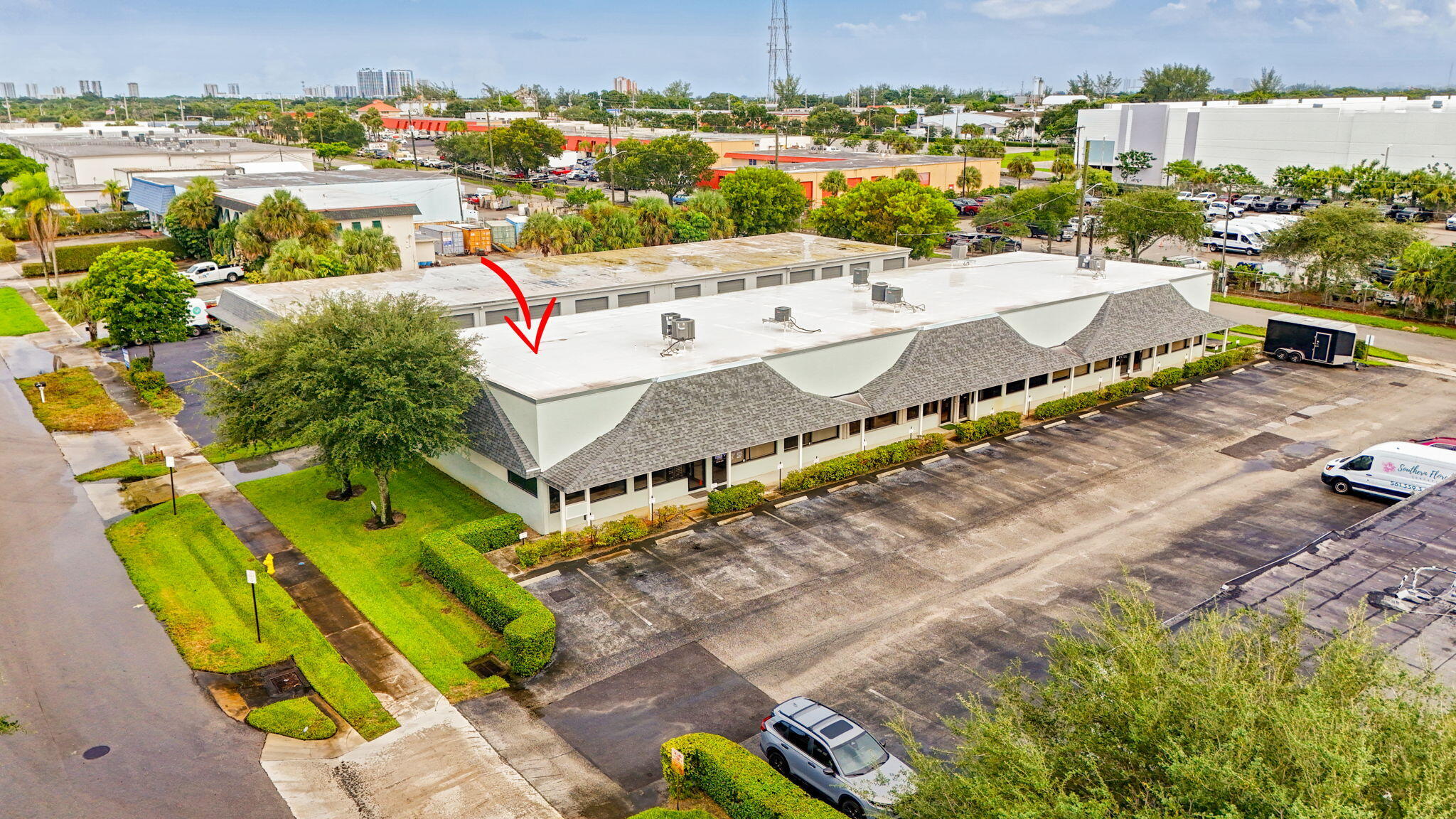Foto de propiedad en 1334 S Killian Drive 1, Lake Park, FL Lake Park con MLS# 