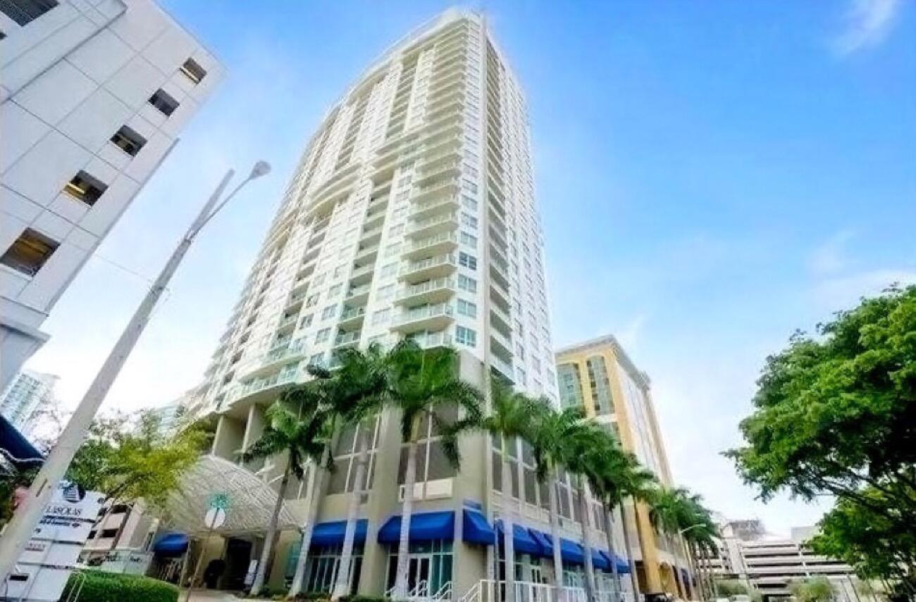 350 Las Olas Place