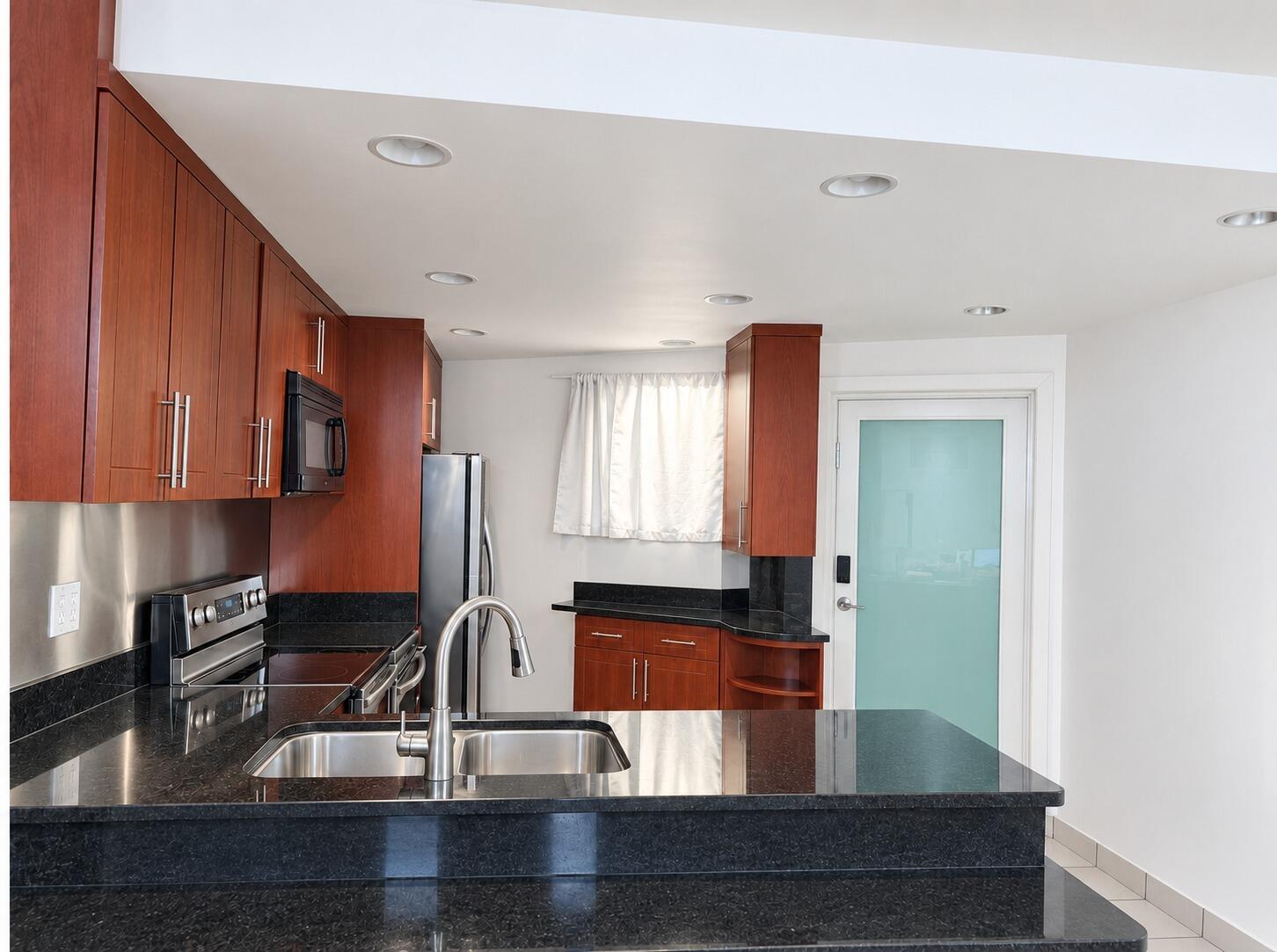 En Venta 18720 NE 18TH Avenue 217, Miami, FL 33179, Miami, FL 33179