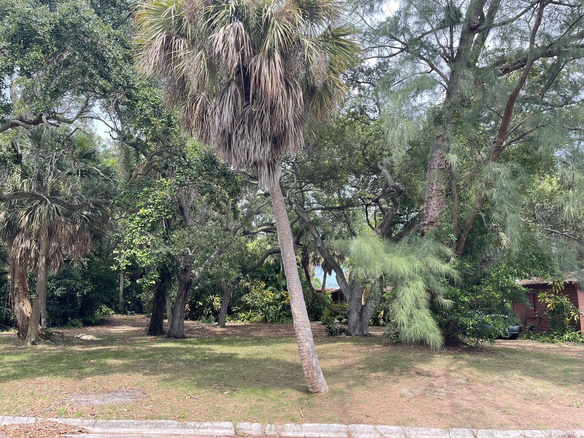 Foto de propiedad en 806 S LAKESIDE Drive, Lake Worth Beach, FL 33460 Lake Worth Beach con MLS# 