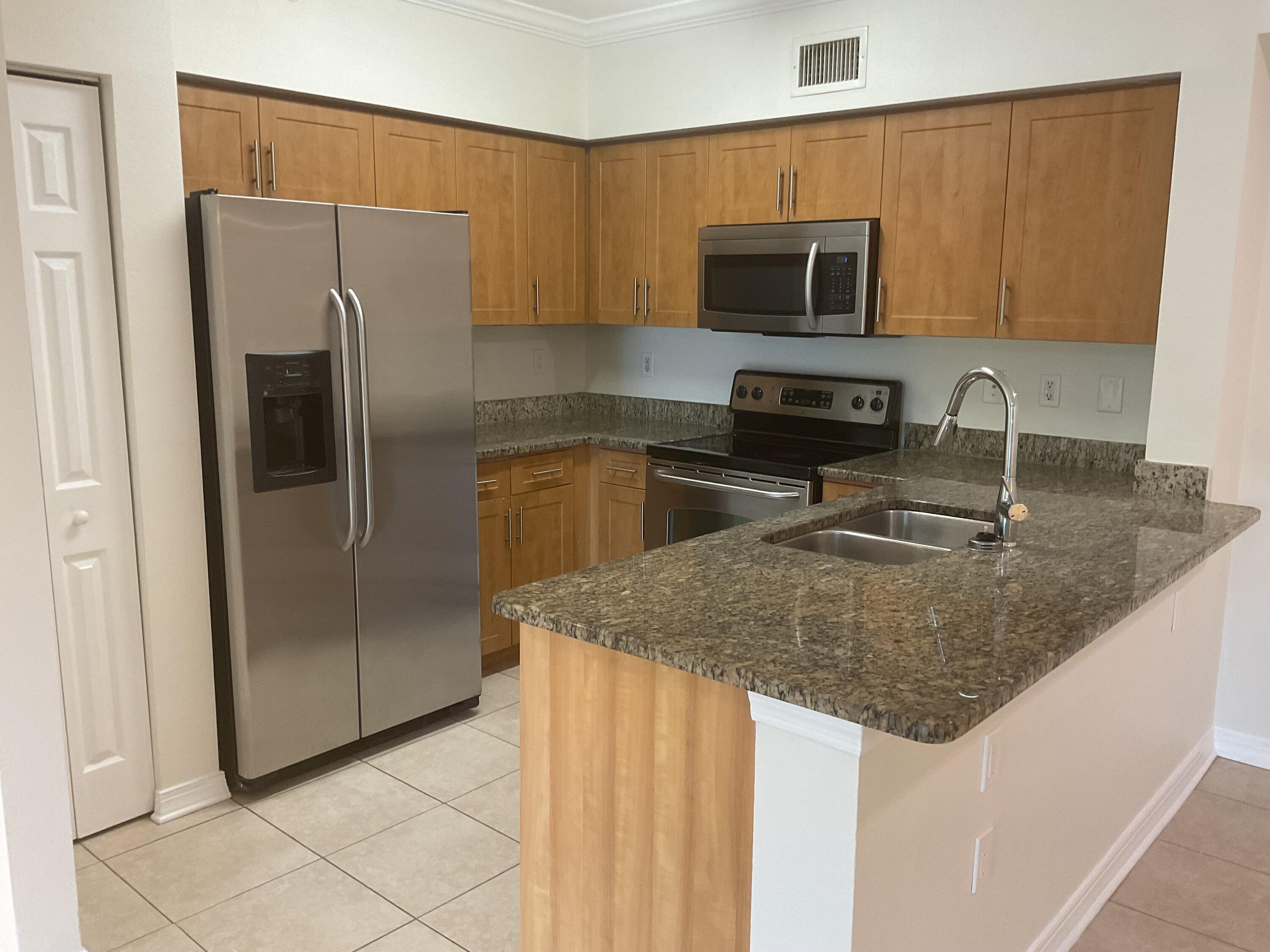 En Renta 6505 Emerald Dunes Drive 204, West Palm Beach, FL 33411, West Palm Beach, FL 33411