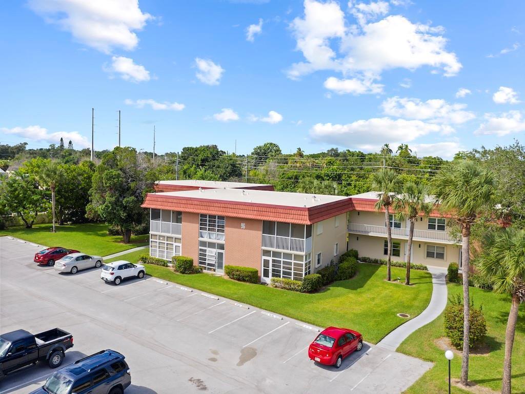 Foto de propiedad en 96 SPRING LAKE Drive 205, Vero Beach, FL 32962 Vero Beach con MLS# 