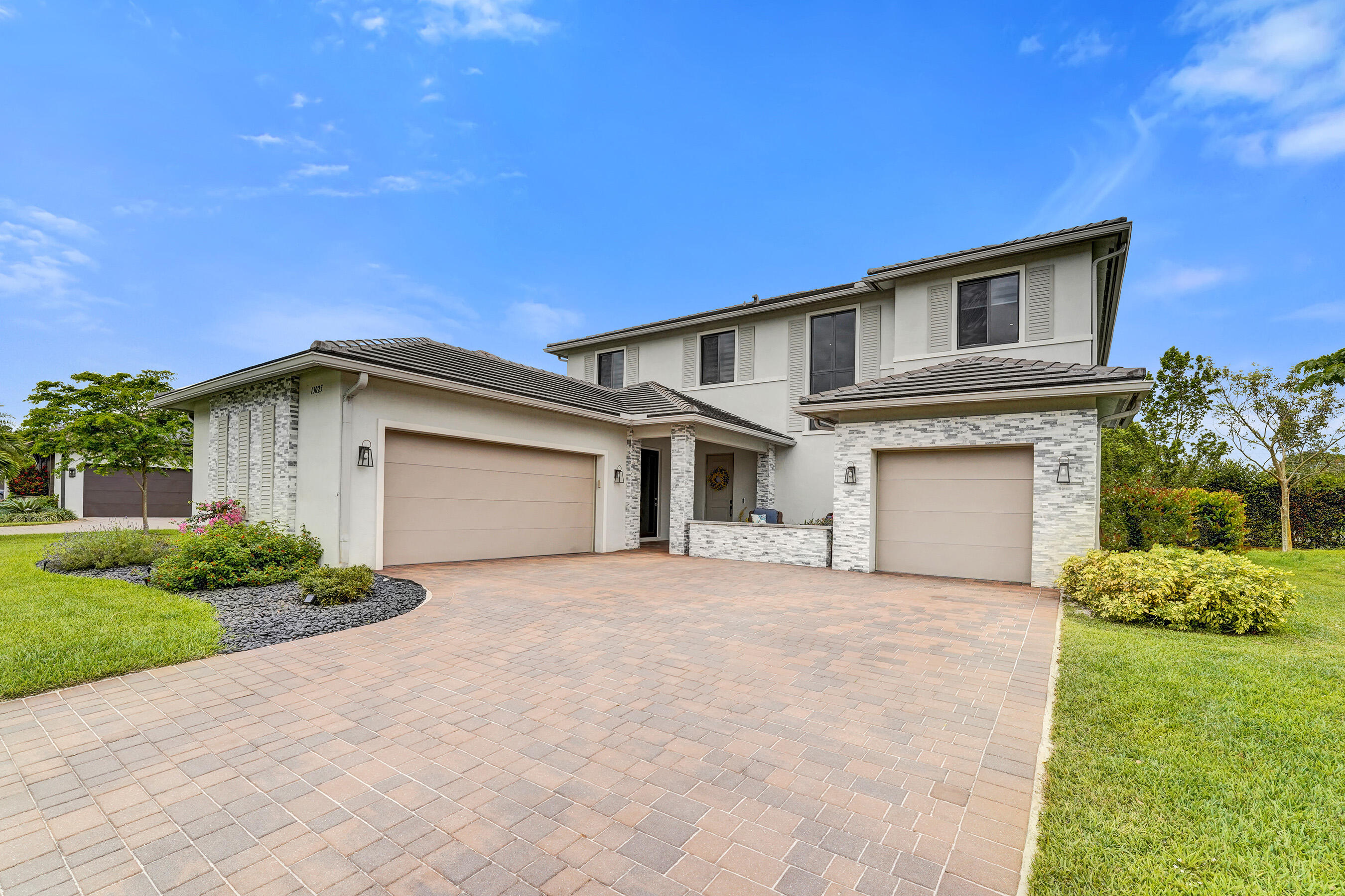 Foto de propiedad en 13025 ADDILYN Court, Davie, FL 33325 Davie con MLS# 