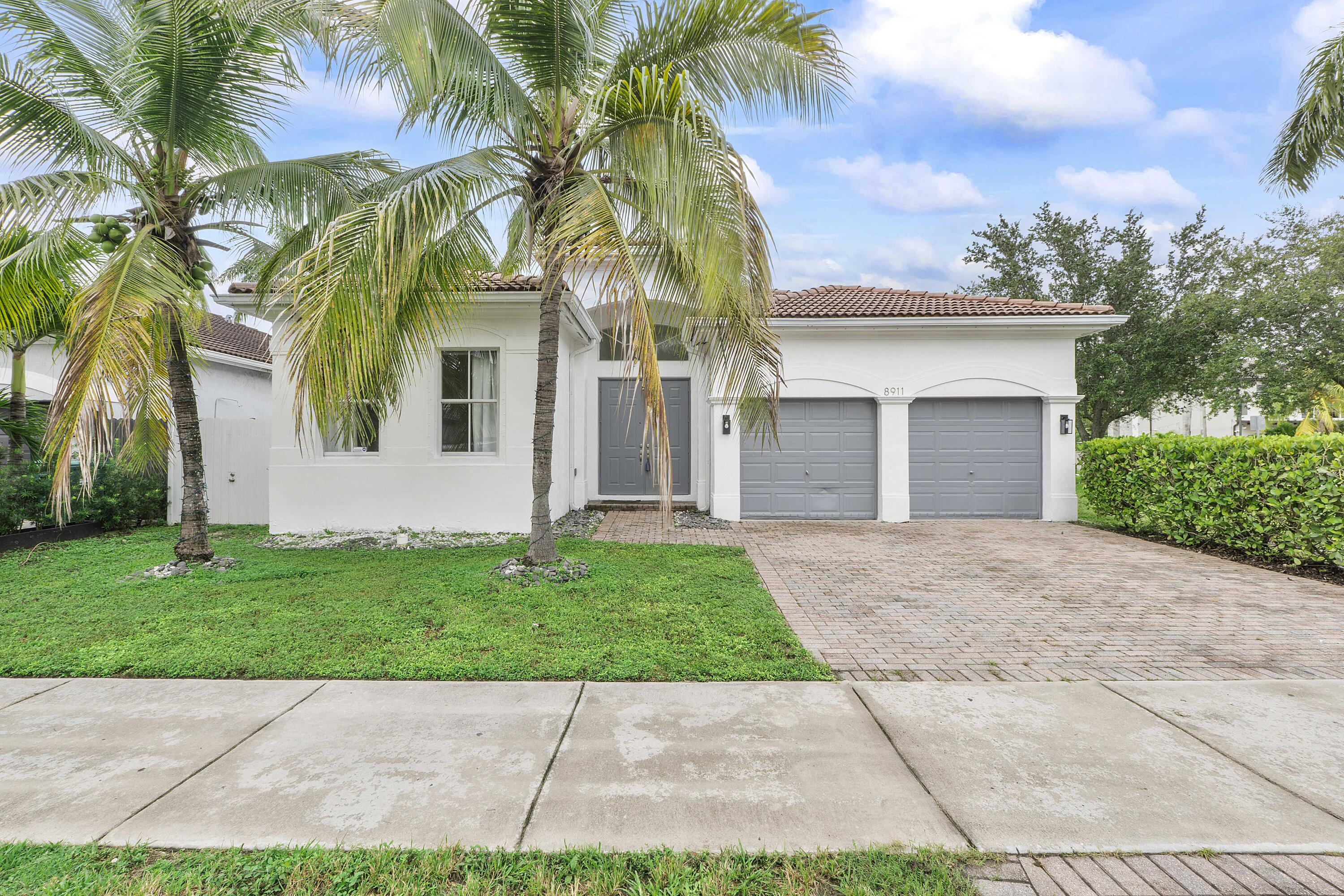 Foto de propiedad en 8911 NW 178th Lane, Hialeah, FL 33018 Hialeah con MLS# 