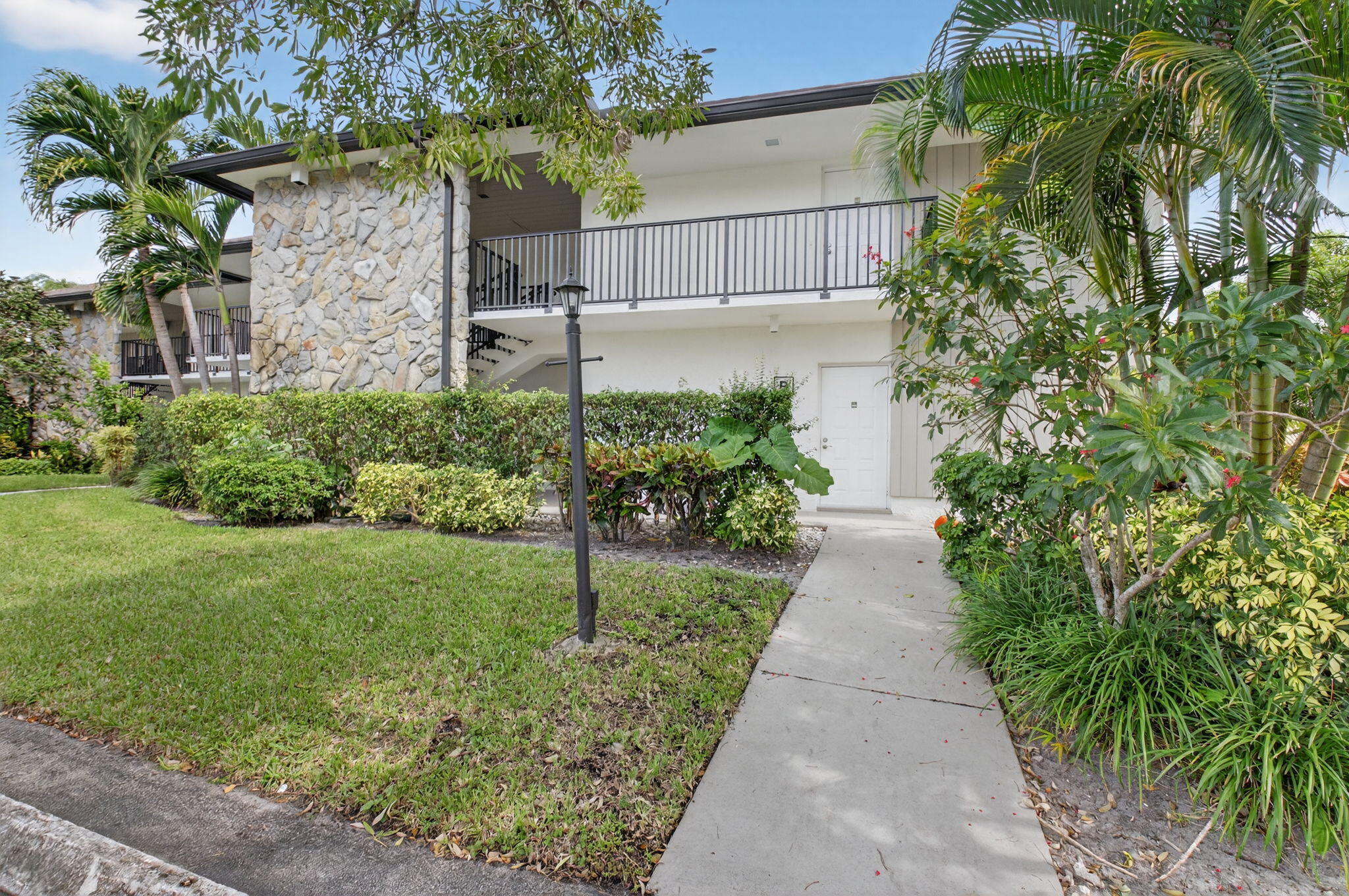 En Renta 451 Greensward Lane 104-B, Delray Beach, FL 33445, Delray Beach, FL 33445