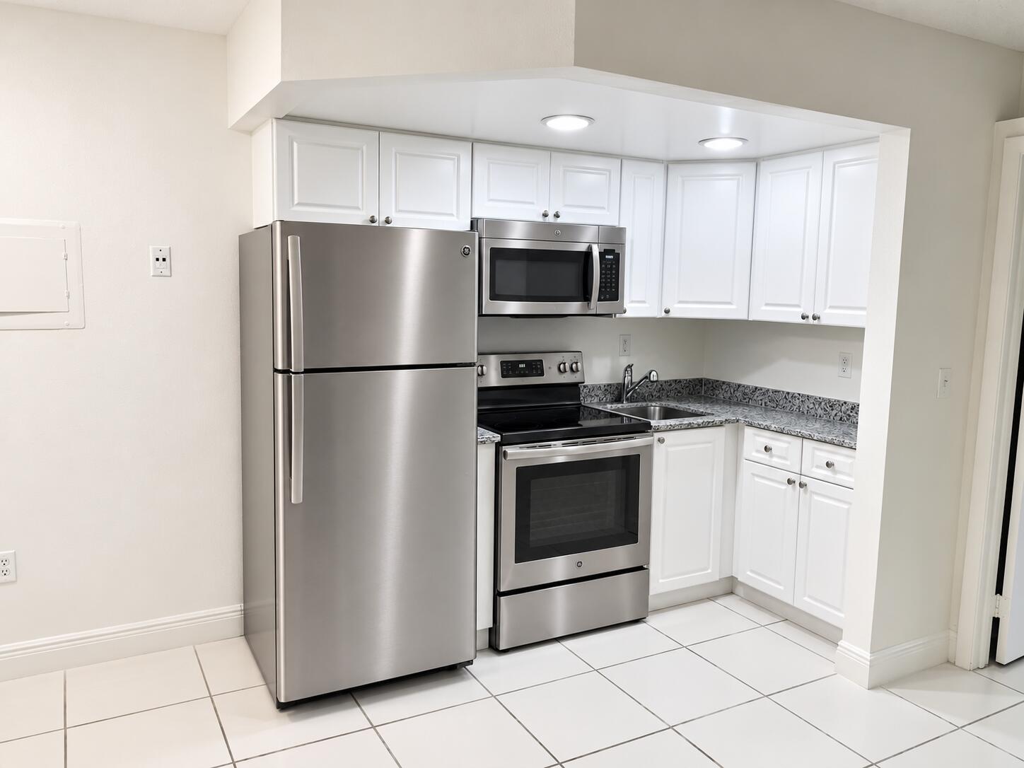 En Renta 19455 NE 10 Avenue 2-318, North Miami Beach, FL 33179, North Miami Beach, FL 33179