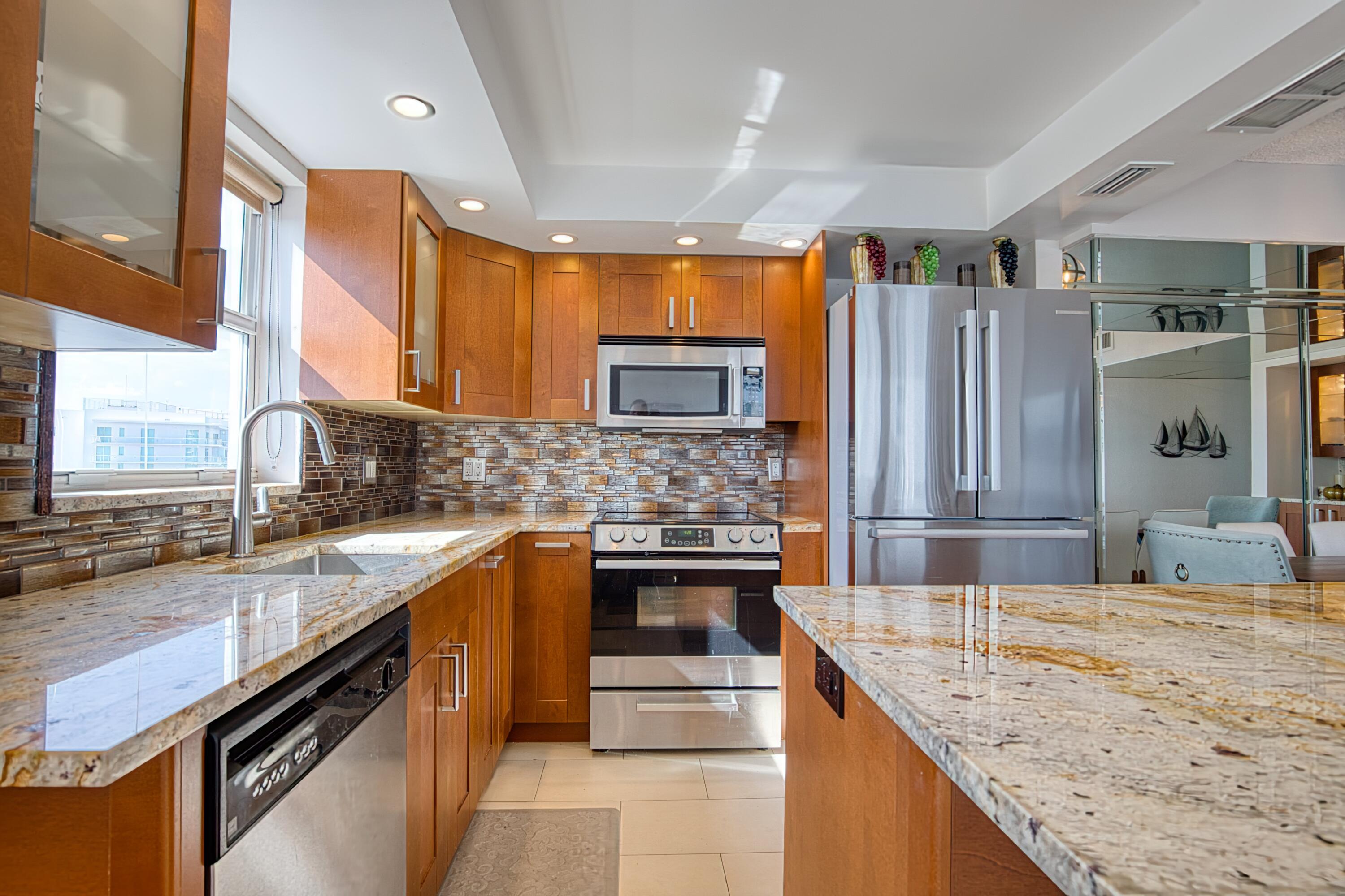 En Venta 101 Briny Avenue 2012, Pompano Beach, FL 33062, Pompano Beach, FL 33062