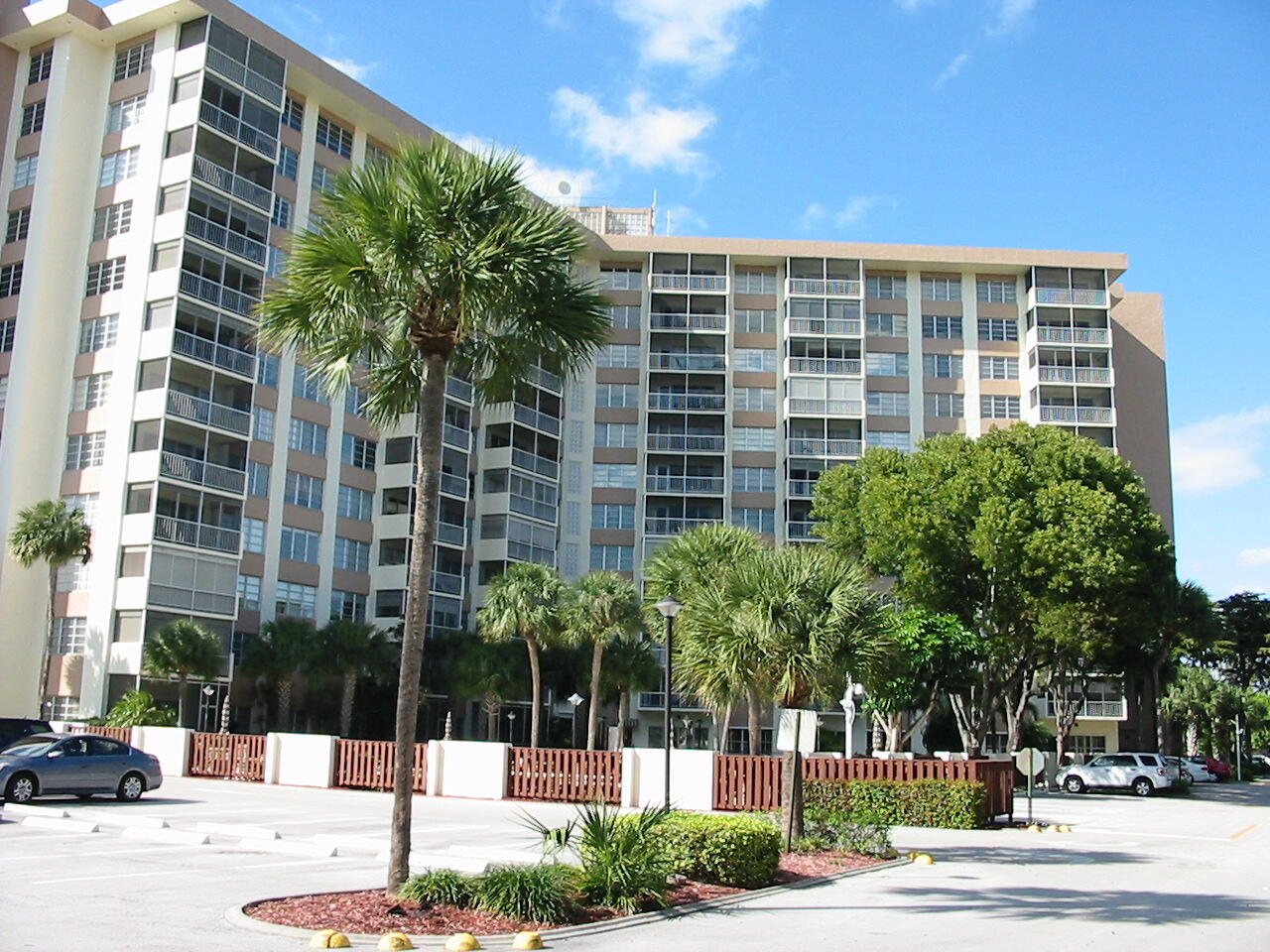 En Renta 10777 W SAMPLE Road 619, Coral Springs, FL 33065, Coral Springs, FL 33065