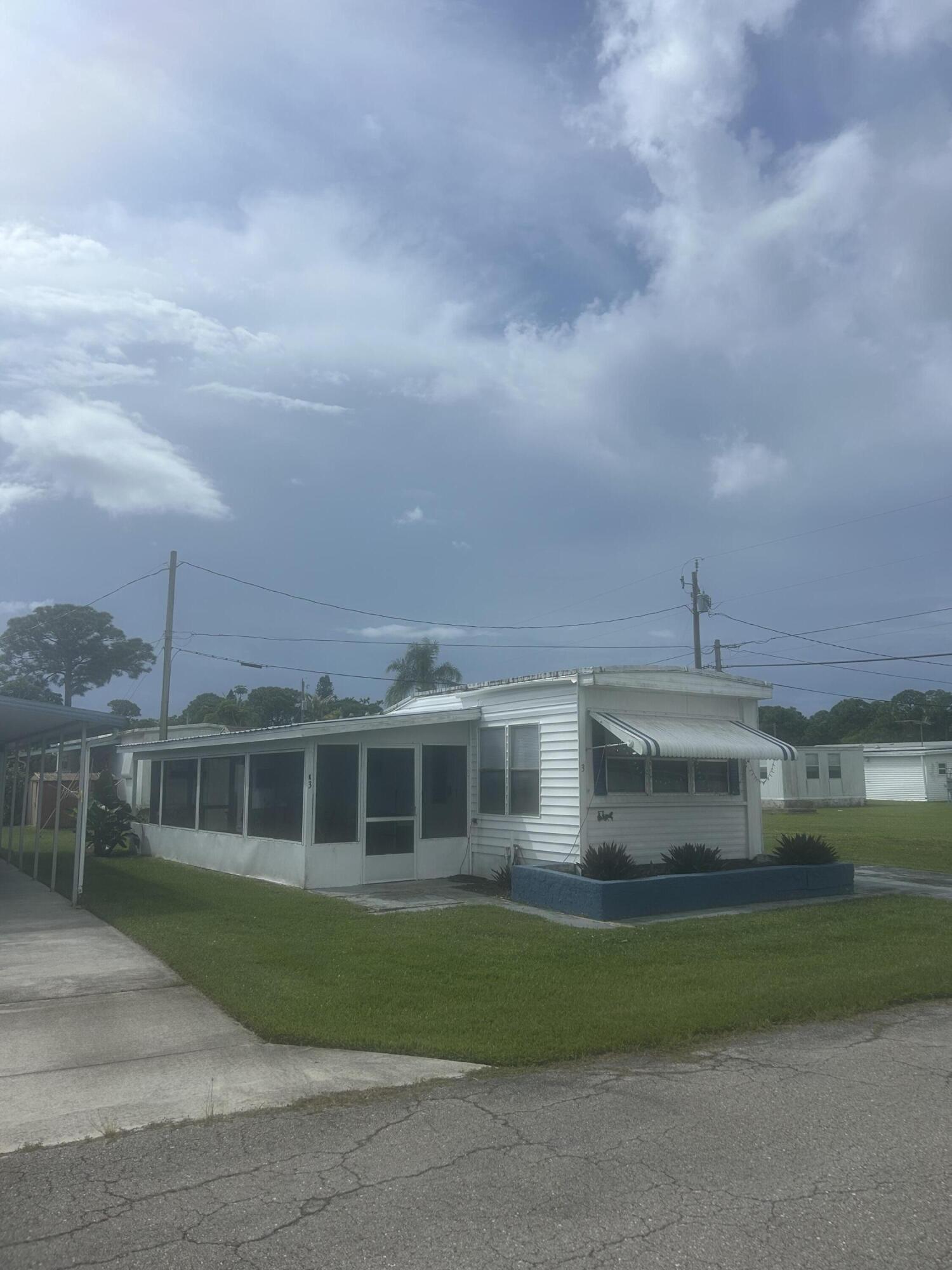Foto de propiedad en 5400 SE Jack Avenue K3, Stuart, FL 34997 Stuart con MLS# 