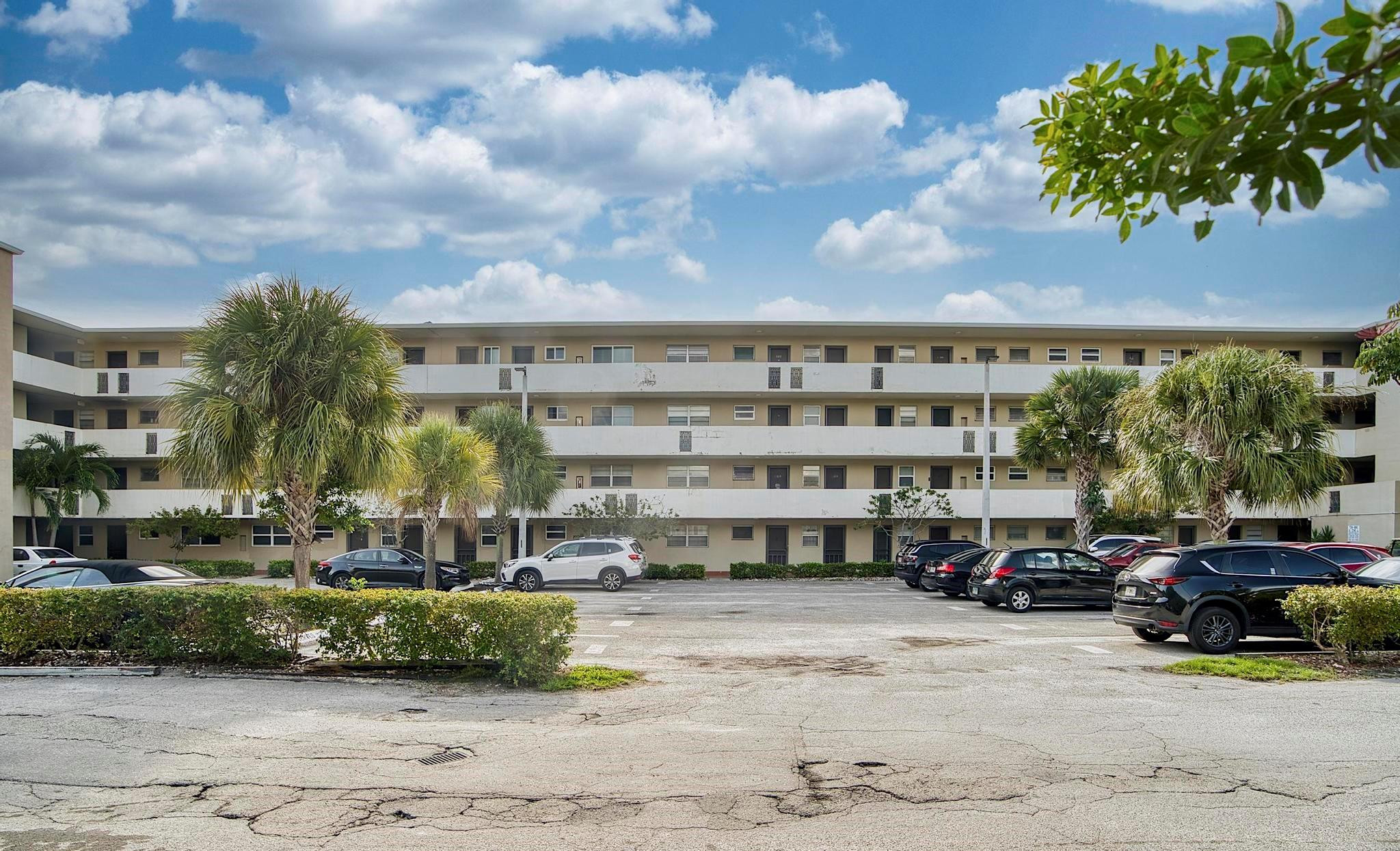 En Venta 1690 NE 191st Street 405-1, North Miami Beach, FL 33179, North Miami Beach, FL 33179