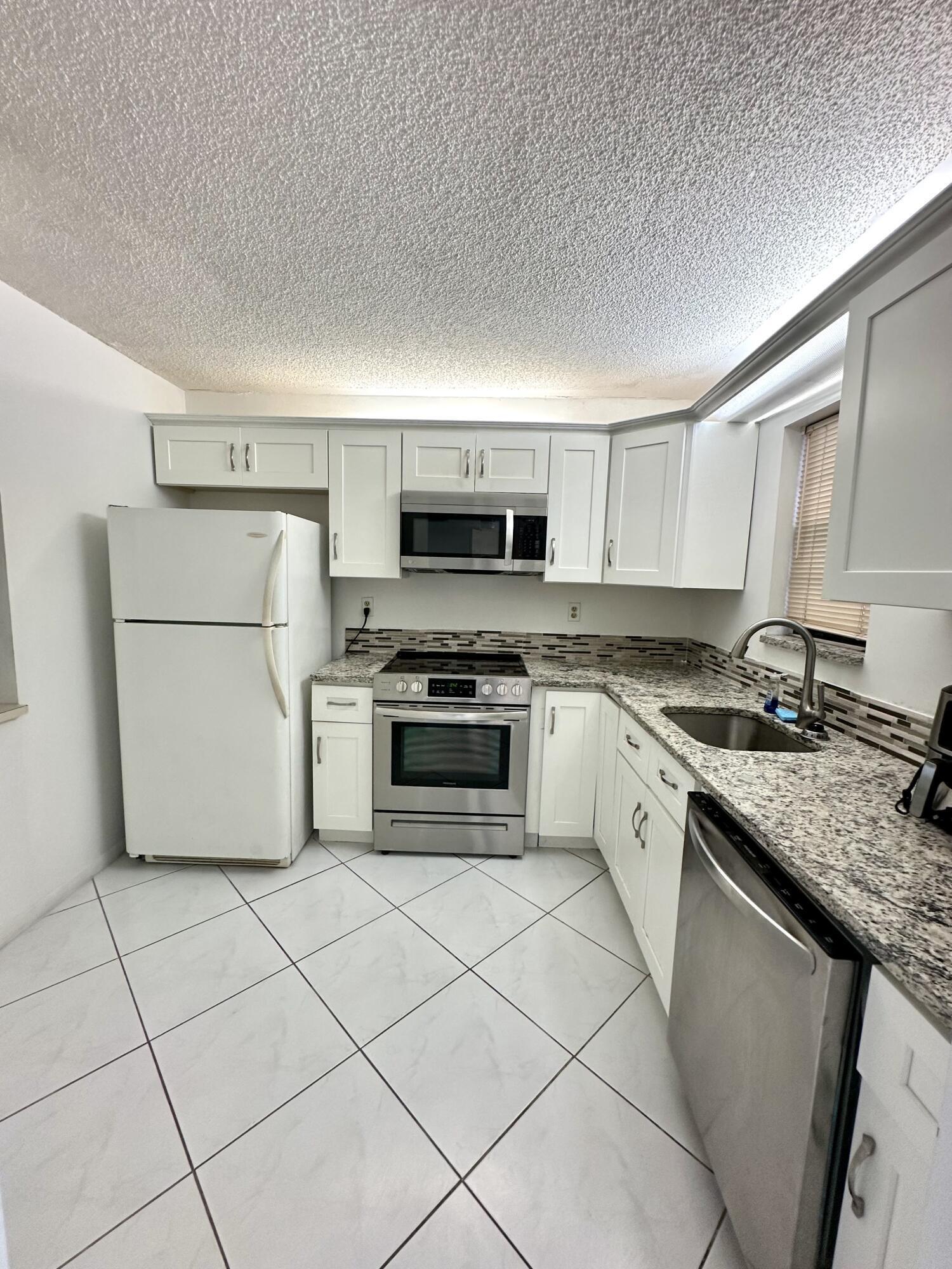 En Venta 9370 SW 8th Street, Boca Raton, FL 33428, Boca Raton, FL 33428