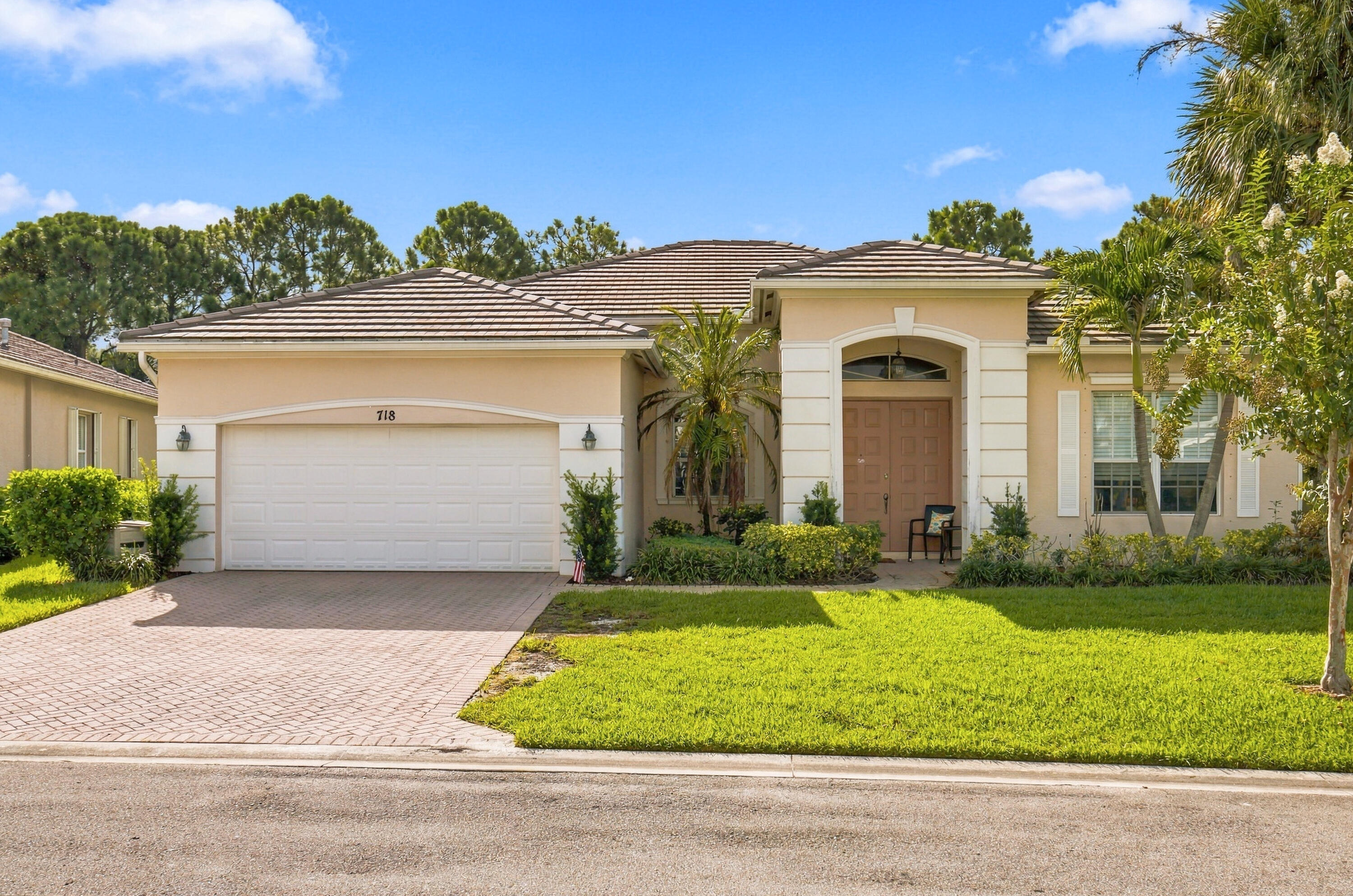 En Venta 718 SW MYAKKA RIVER, Port St. Lucie, FL 34986, Port St. Lucie, FL 34986
