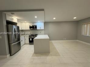 En Venta 500 Village Green Circle W 215, Palm Springs, FL 33461, Palm Springs, FL 33461