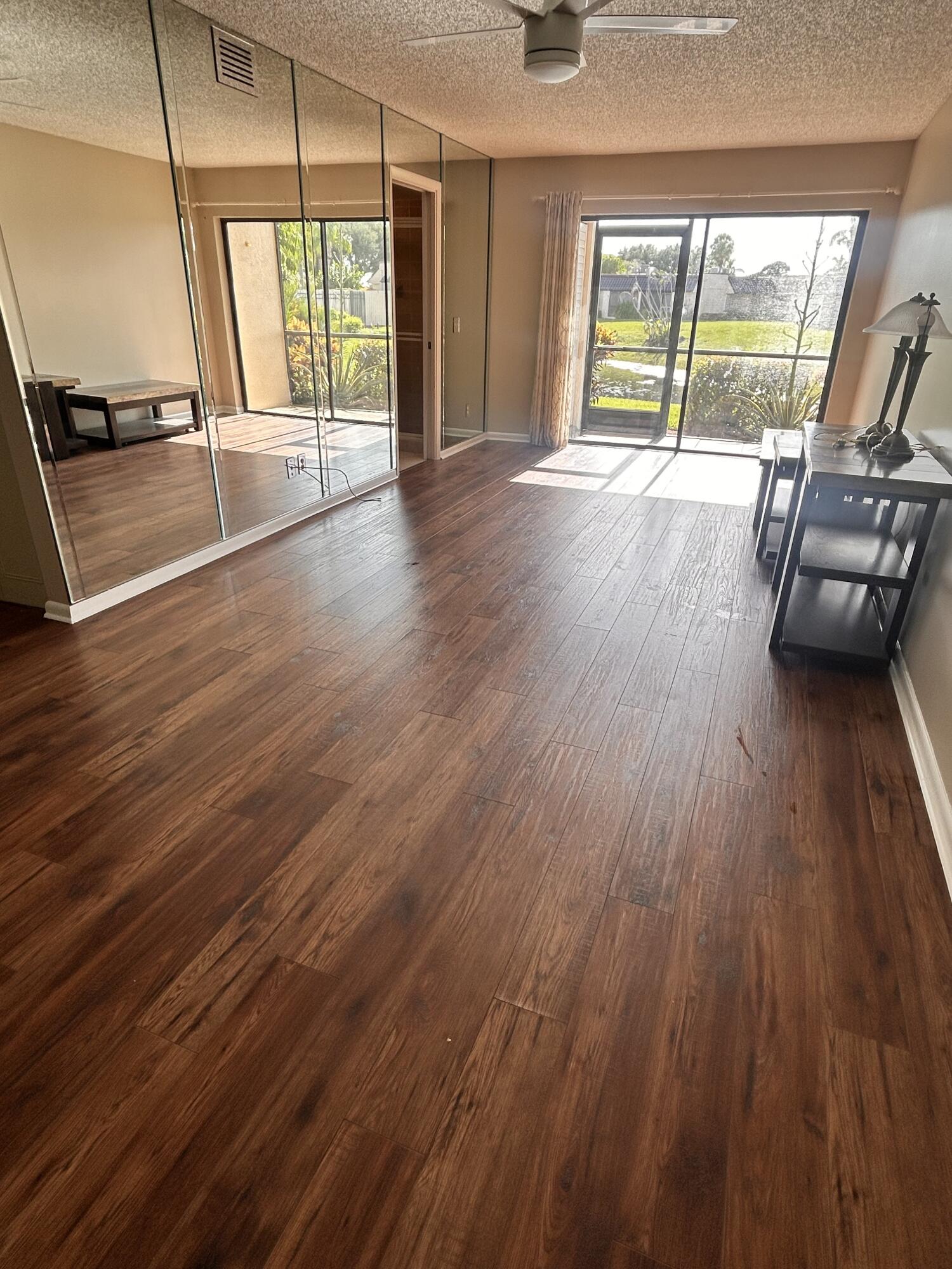 Foto de propiedad en 2481 NE Collins Circle 5-50, Jensen Beach, FL 34957 Jensen Beach con MLS# 