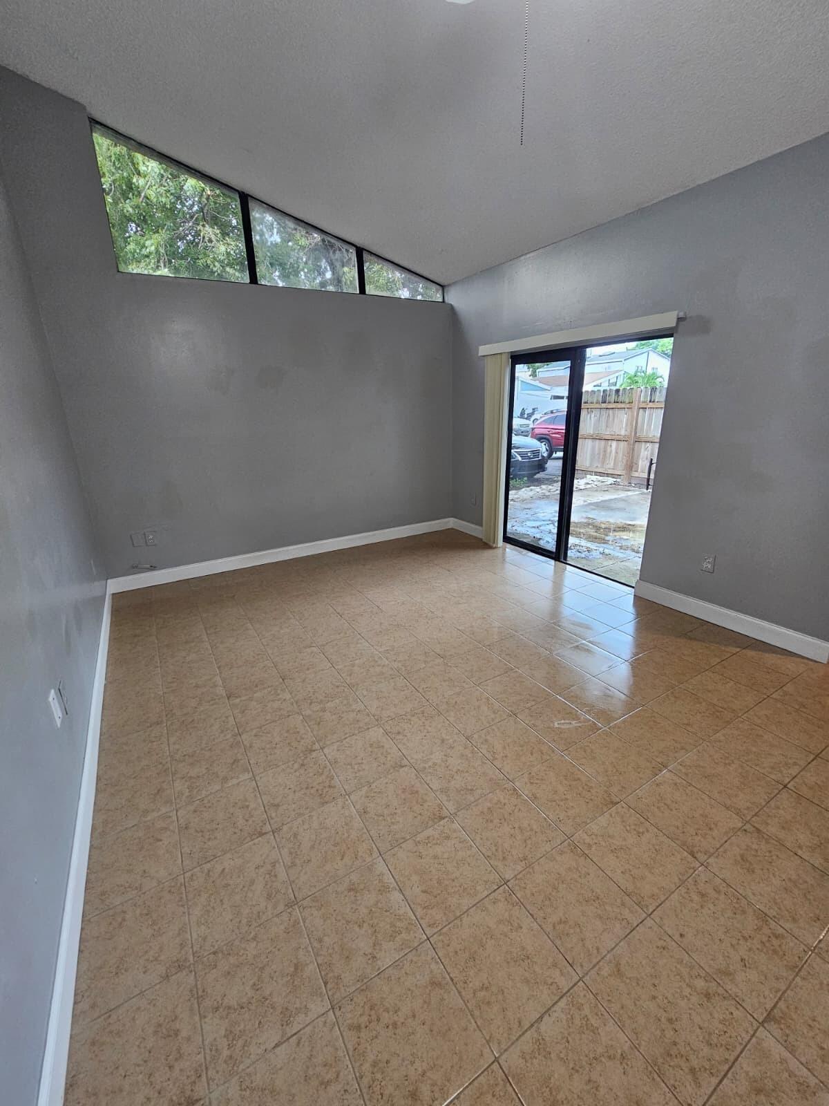 En Renta 4552 NW 185TH Street, Miami Gardens, FL 33055, Miami Gardens, FL 33055
