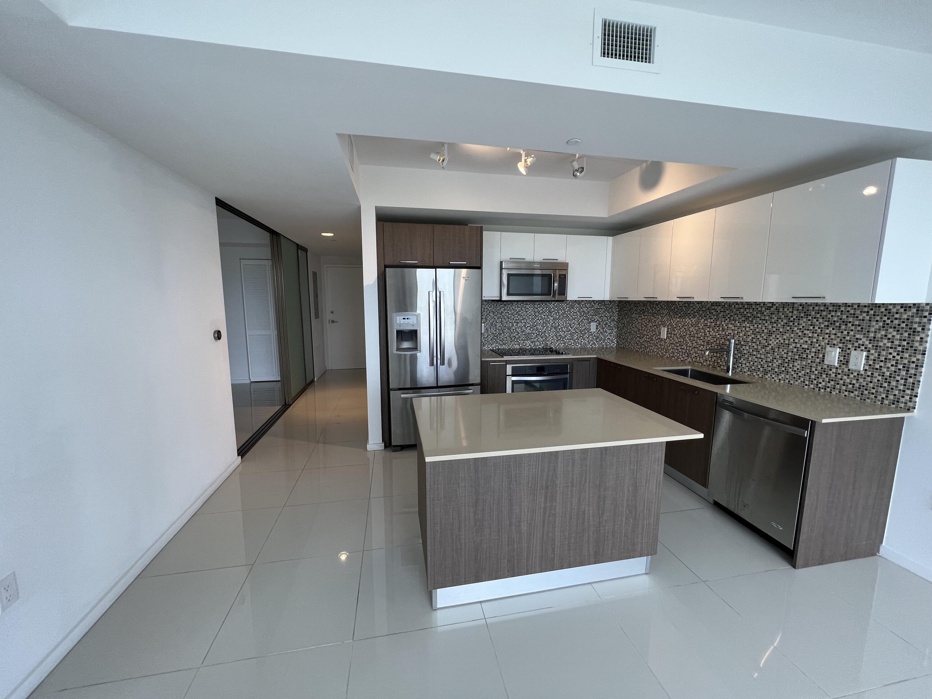 En Venta 5300 PASEO Boulevard 708, Doral, FL 33166, Doral, FL 33166