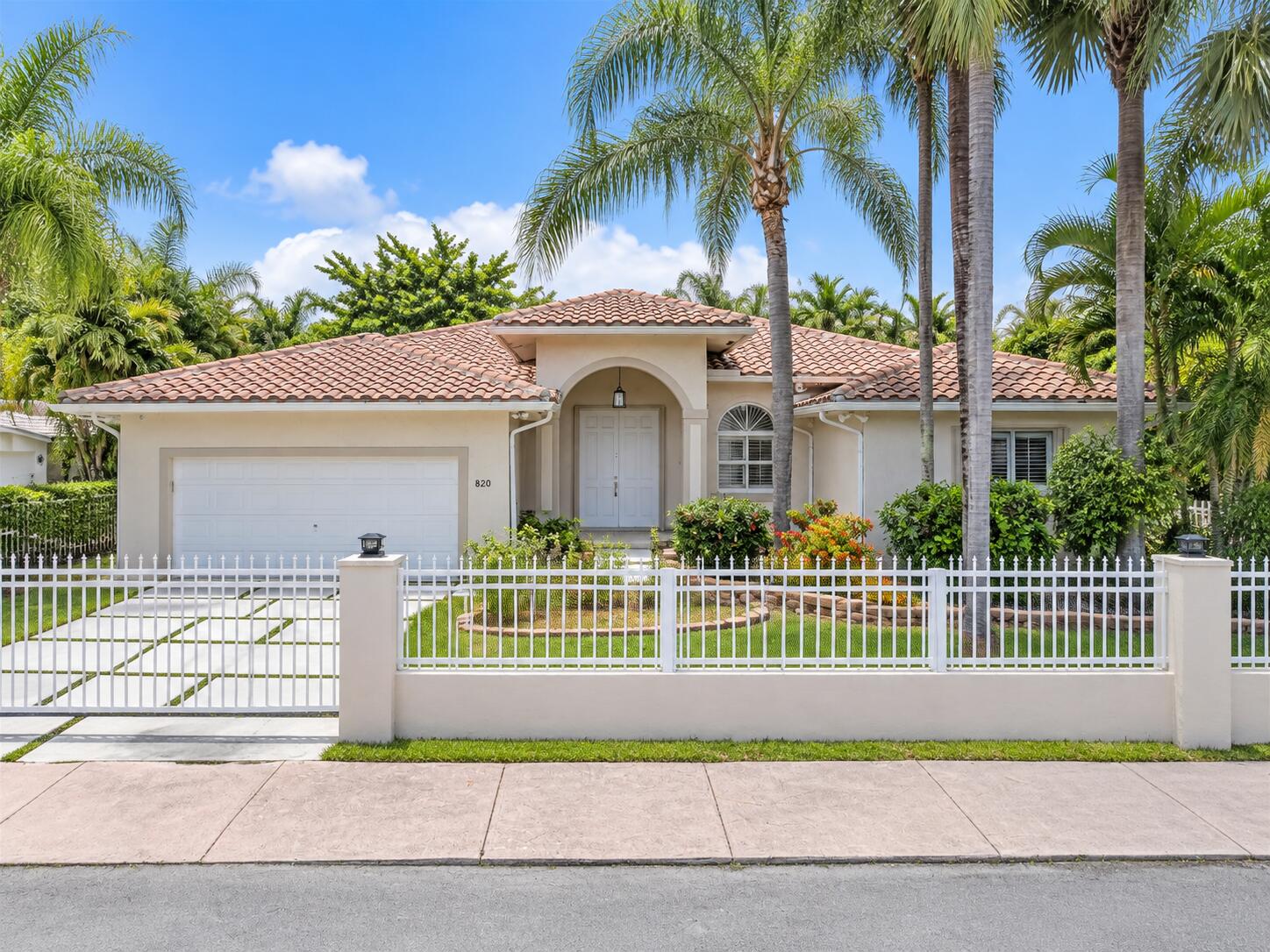 En Venta 820 TANGIER Street, Coral Gables, FL 33134, Coral Gables, FL 33134