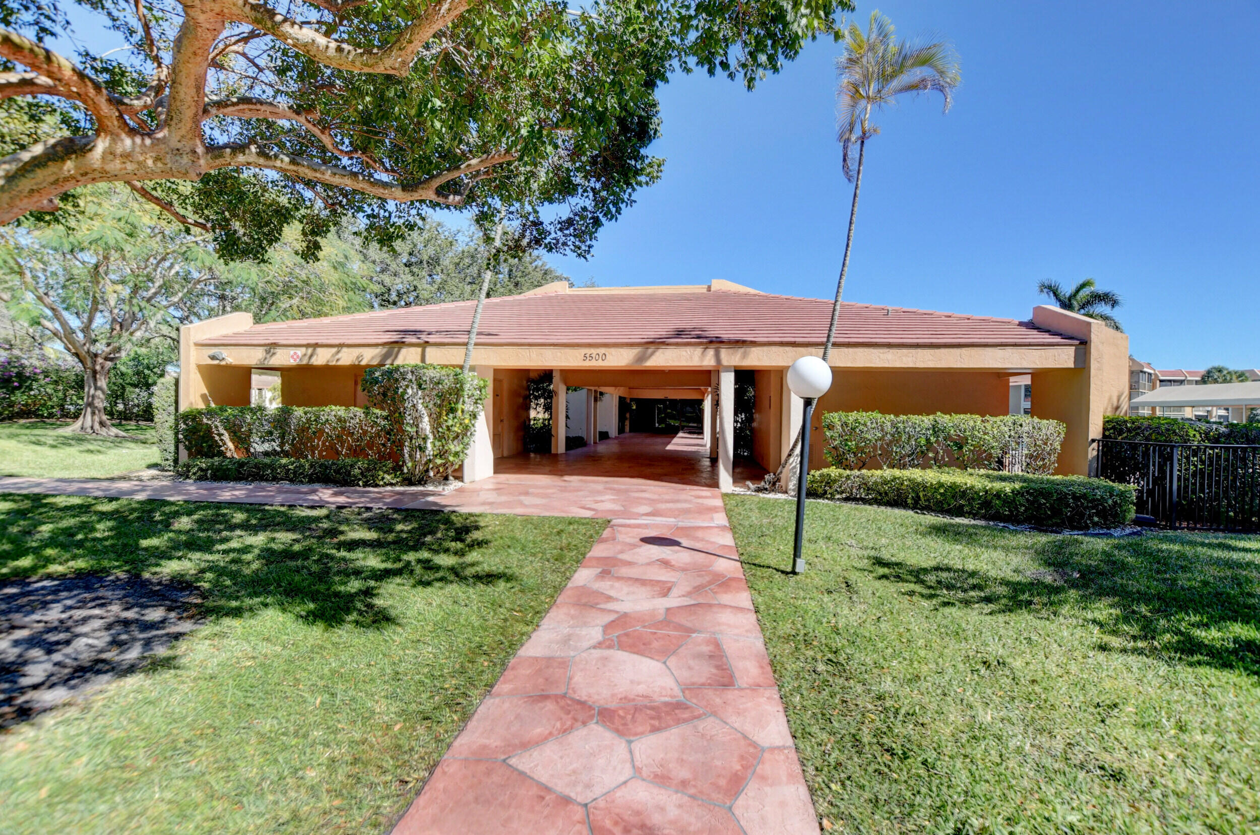 En Venta 5626 Coral Lake Drive 302, Margate, FL 33063, Margate, FL 33063