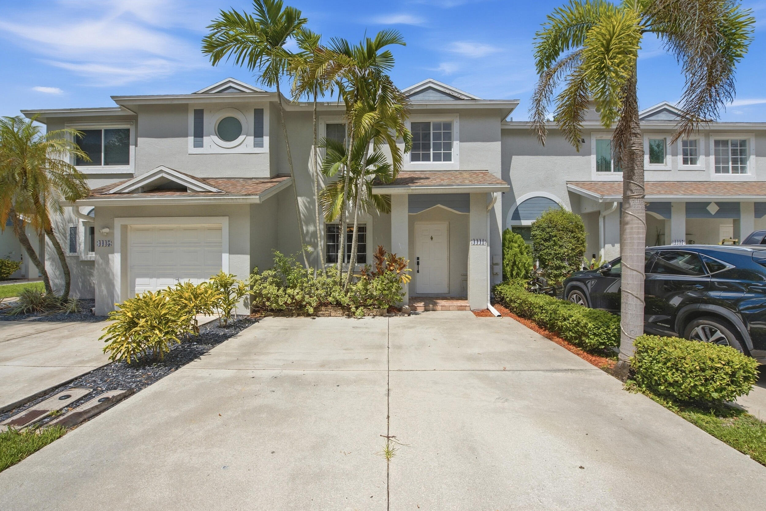 Townhouse in gated community, with ample parking
