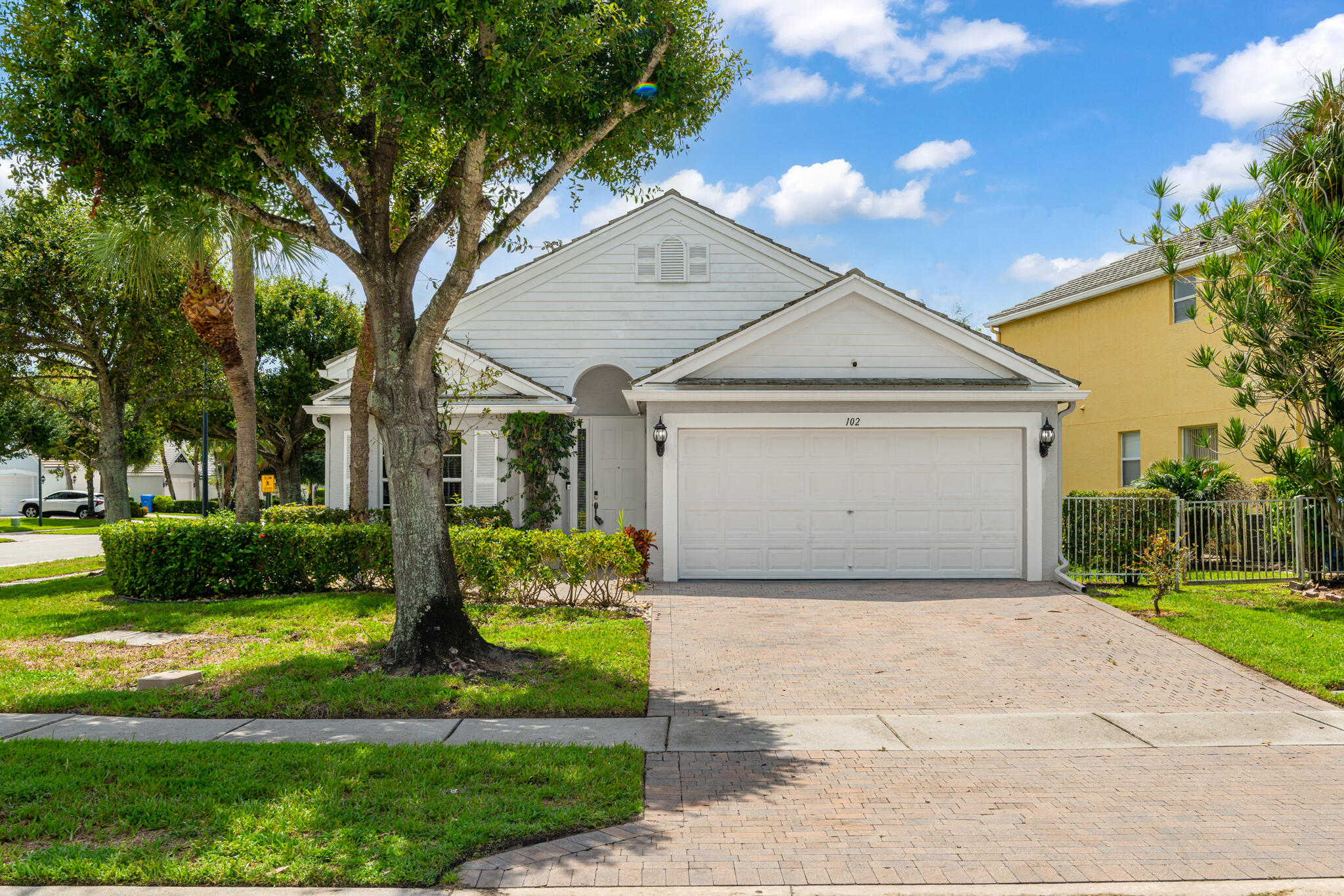 En Venta 102 Newberry Lane, Royal Palm Beach, FL 33414, Royal Palm Beach, FL 33414