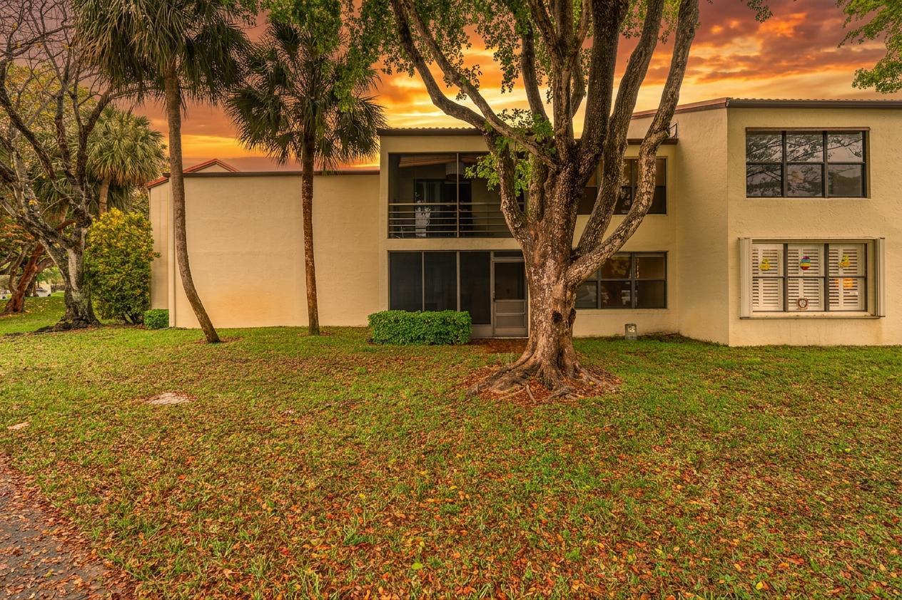 En Venta 2300 S CYPRESS BEND Drive 204, Pompano Beach, FL 33069, Pompano Beach, FL 33069