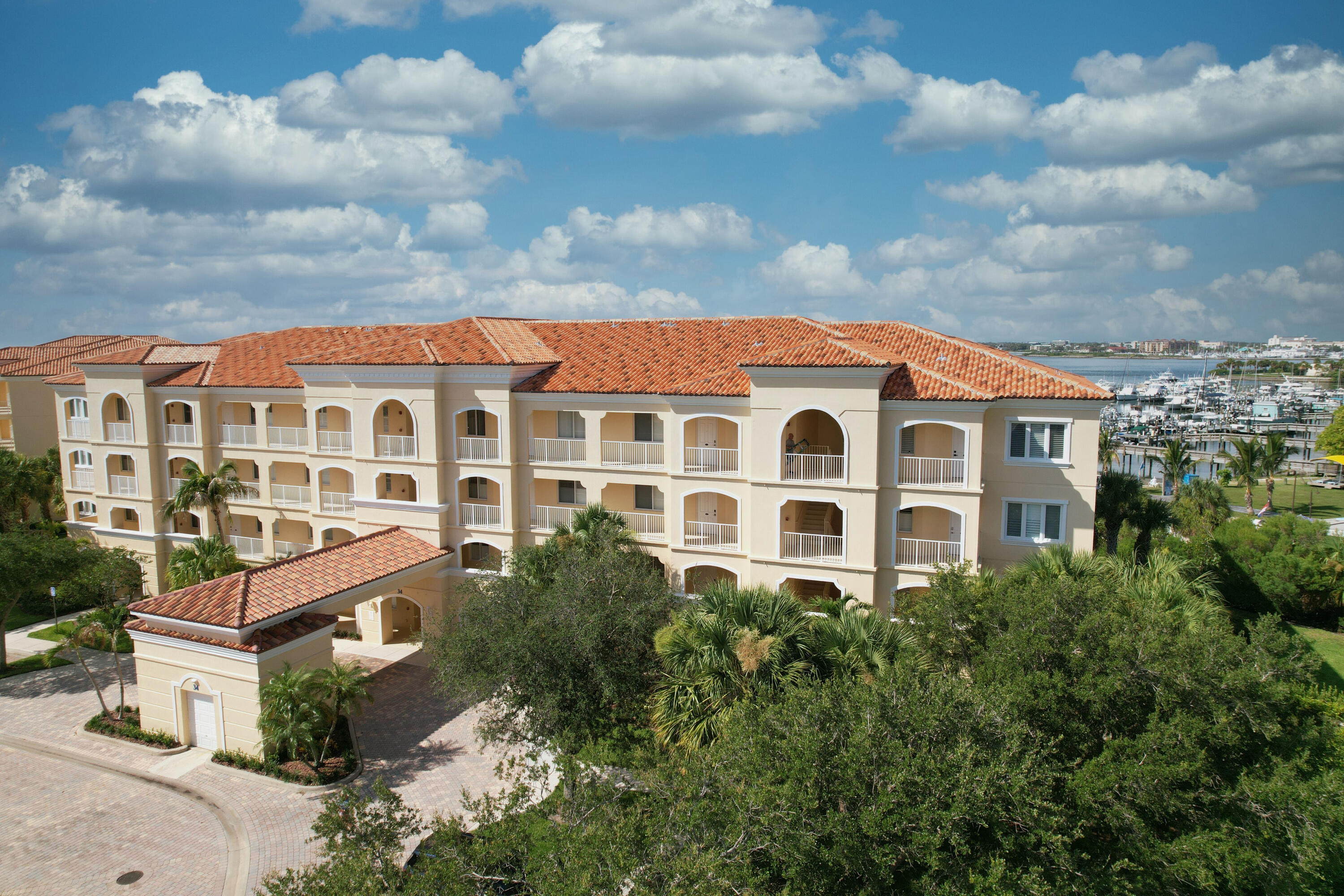 En Venta 34 Harbour Isle Drive W 204, Fort Pierce, FL 34949, Fort Pierce, FL 34949