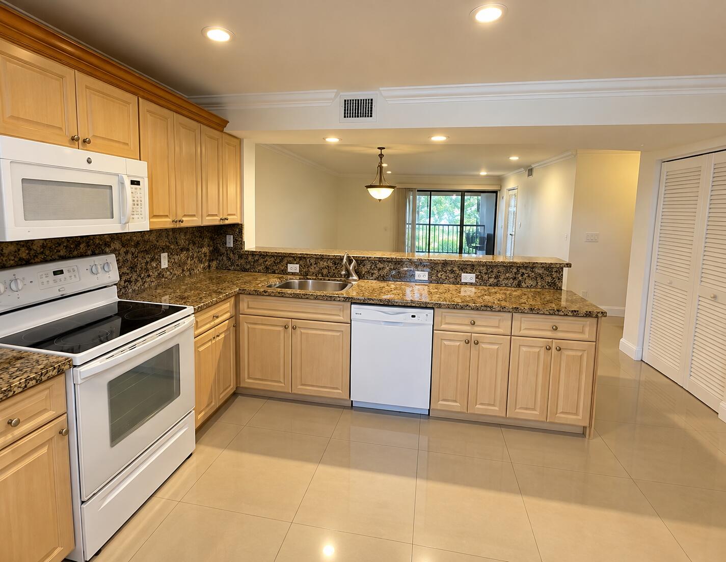 En Renta 1400 NW 45TH Street B7, Deerfield Beach, FL 33064, Deerfield Beach, FL 33064