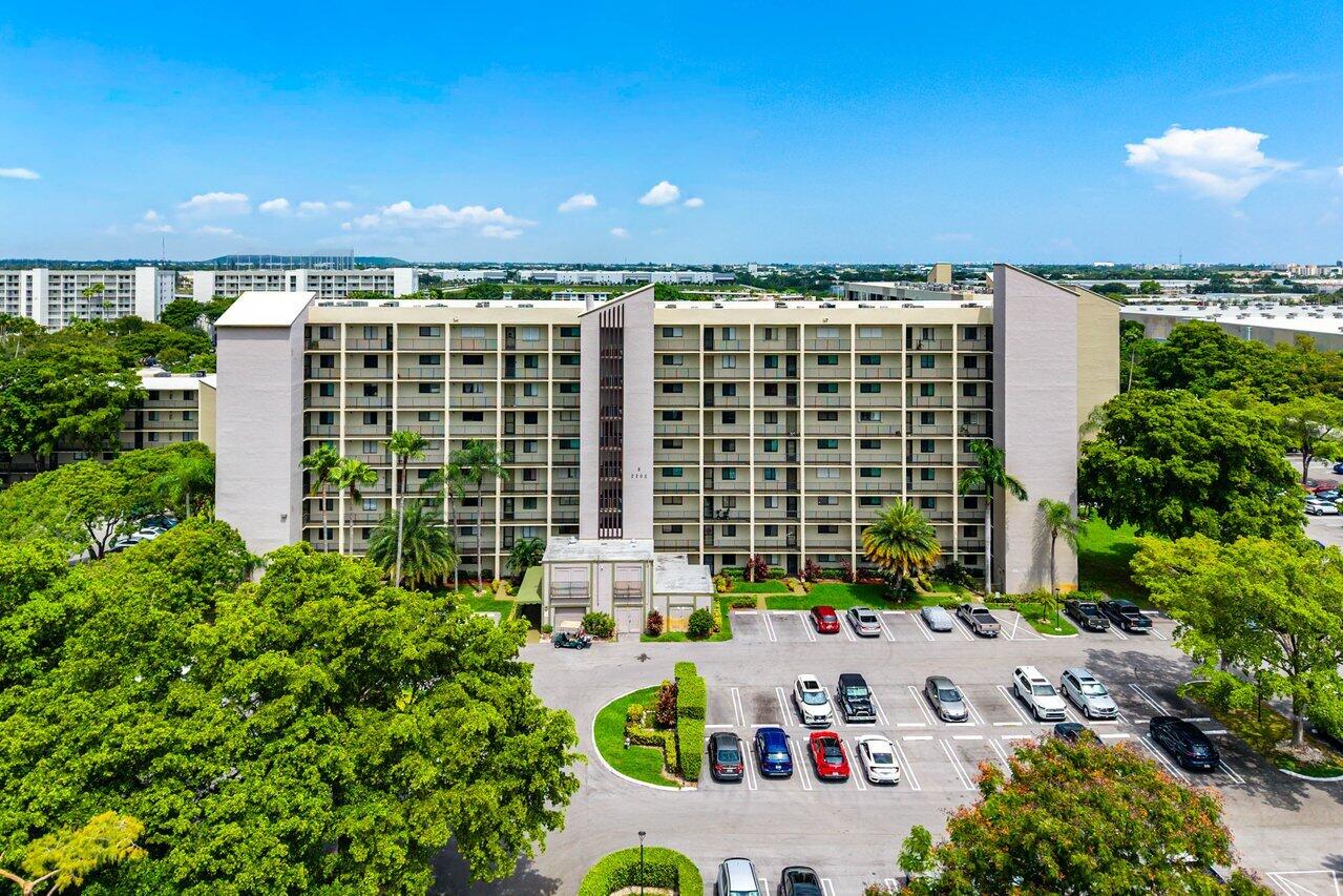 En Venta 2205 S CYPRESS BEND Drive 103, Pompano Beach, FL 33069, Pompano Beach, FL 33069
