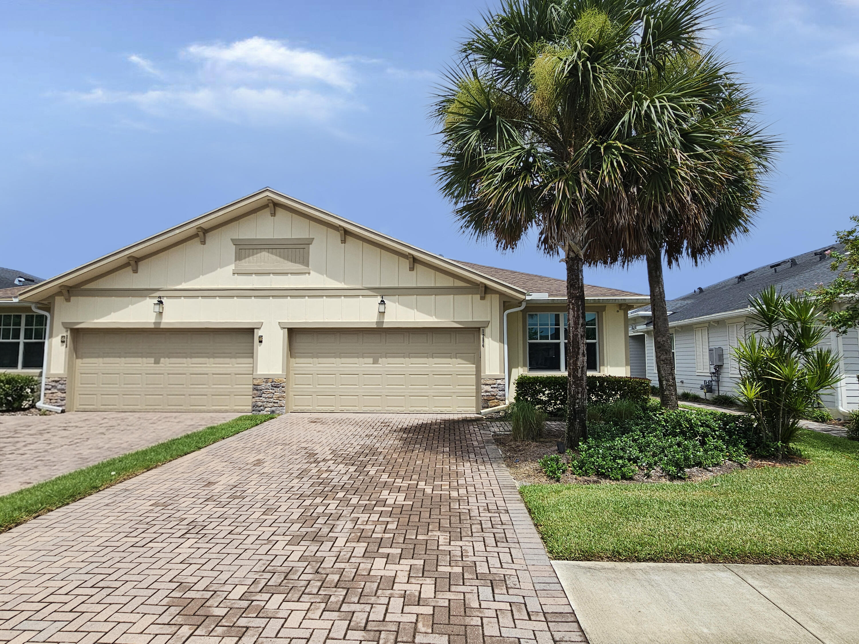 Foto de propiedad en 1284 HAYWAGON Trail, The Acreage, FL 33470 The Acreage con MLS# 