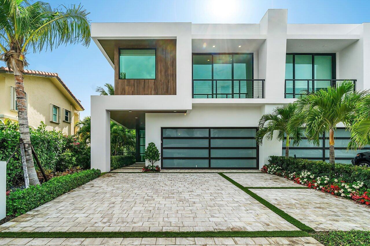Foto de propiedad en 326 NE Wavecrest Way, Boca Raton, FL 33432 Boca Raton con MLS# 