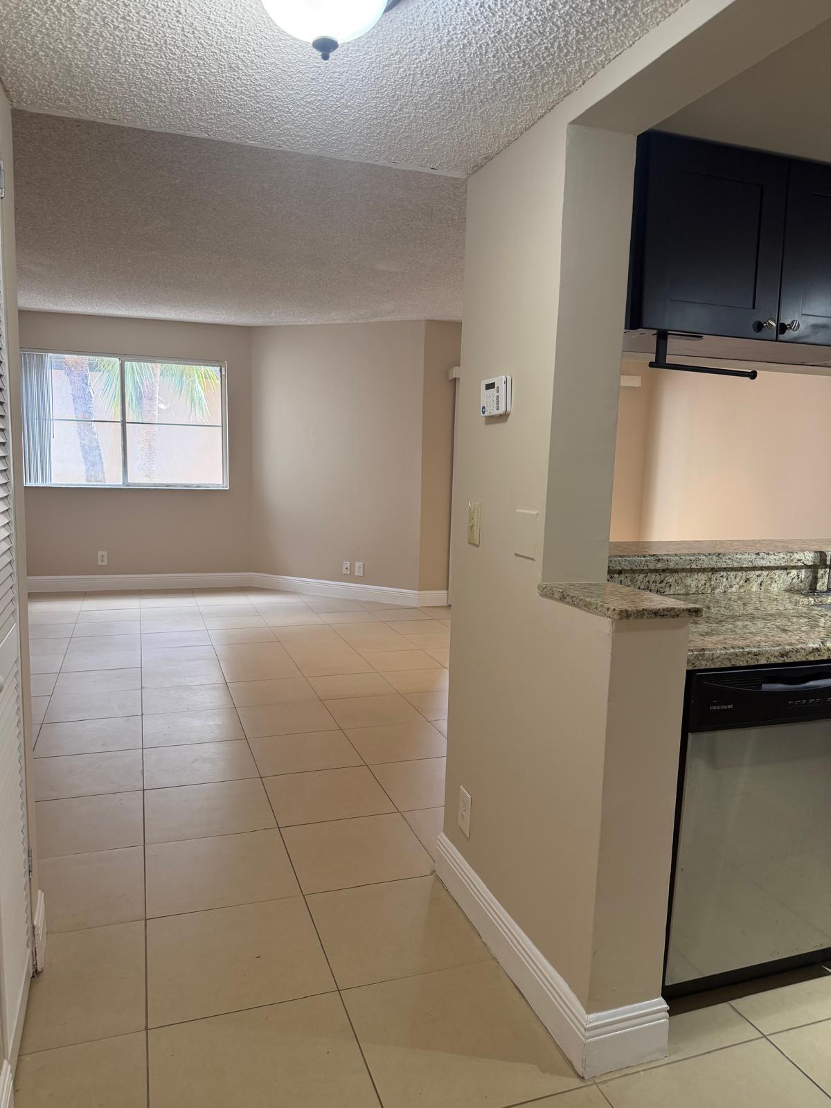 Foto de propiedad en 9901 WESTVIEW Drive 324, Coral Springs, FL 33076 Coral Springs con MLS# 