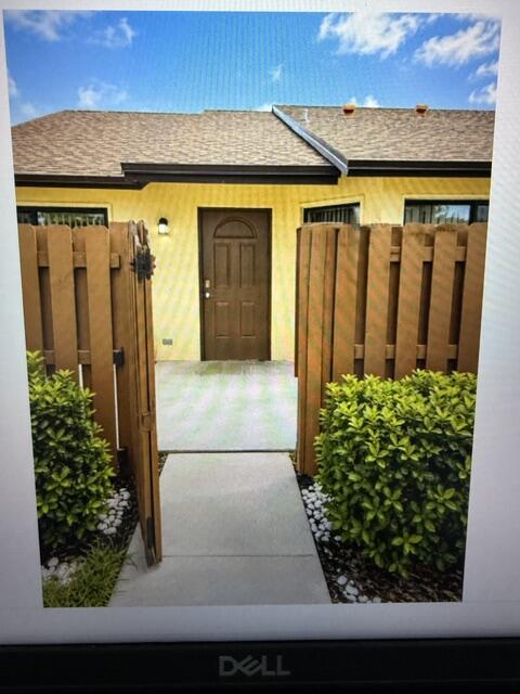 Foto de propiedad en 223 SPRINGDALE Circle, Palm Springs, FL 33461 Palm Springs con MLS# 