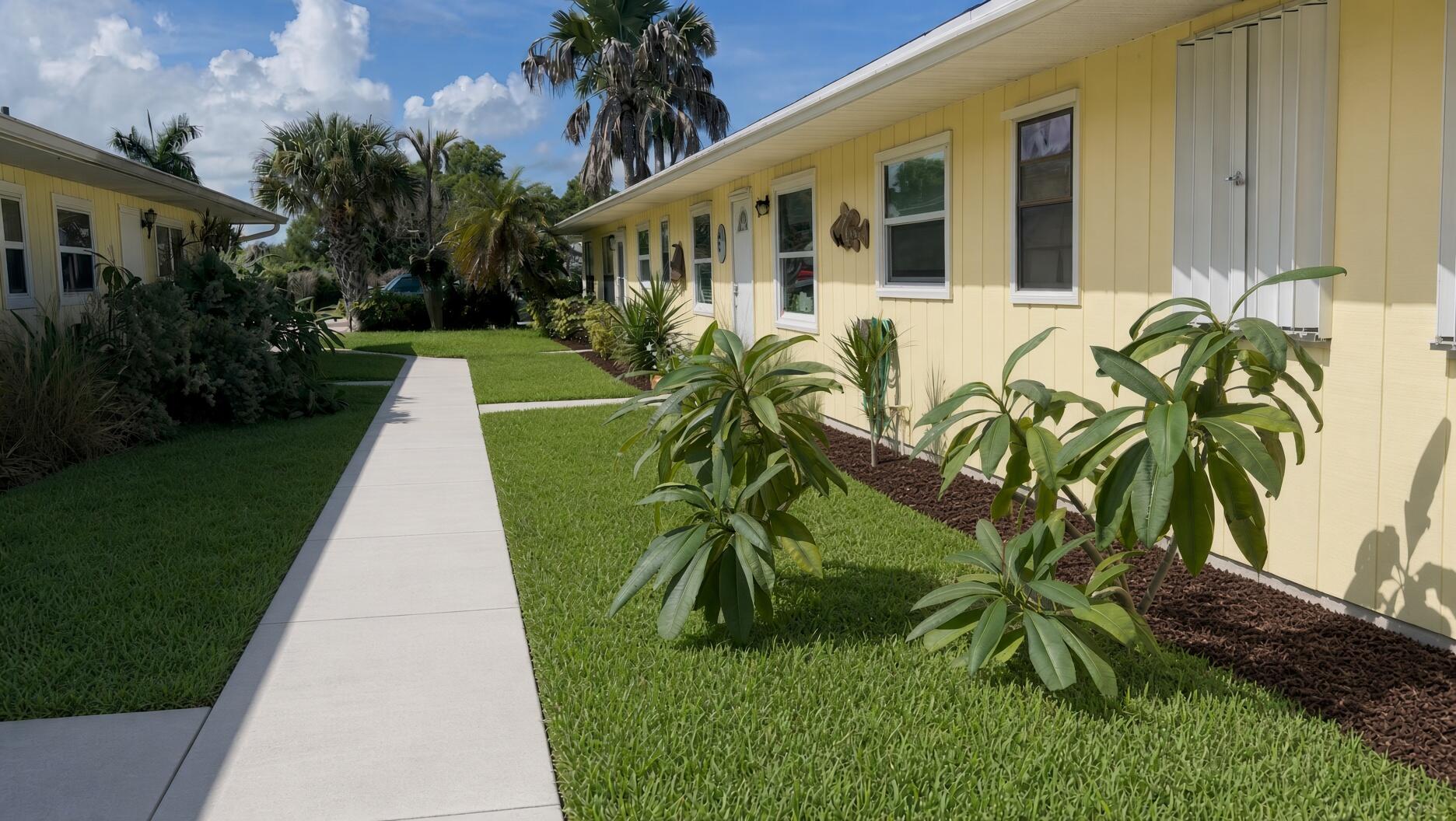 Foto de propiedad en 4725 SE TERI Place, Stuart, FL 34997 Stuart con MLS# 