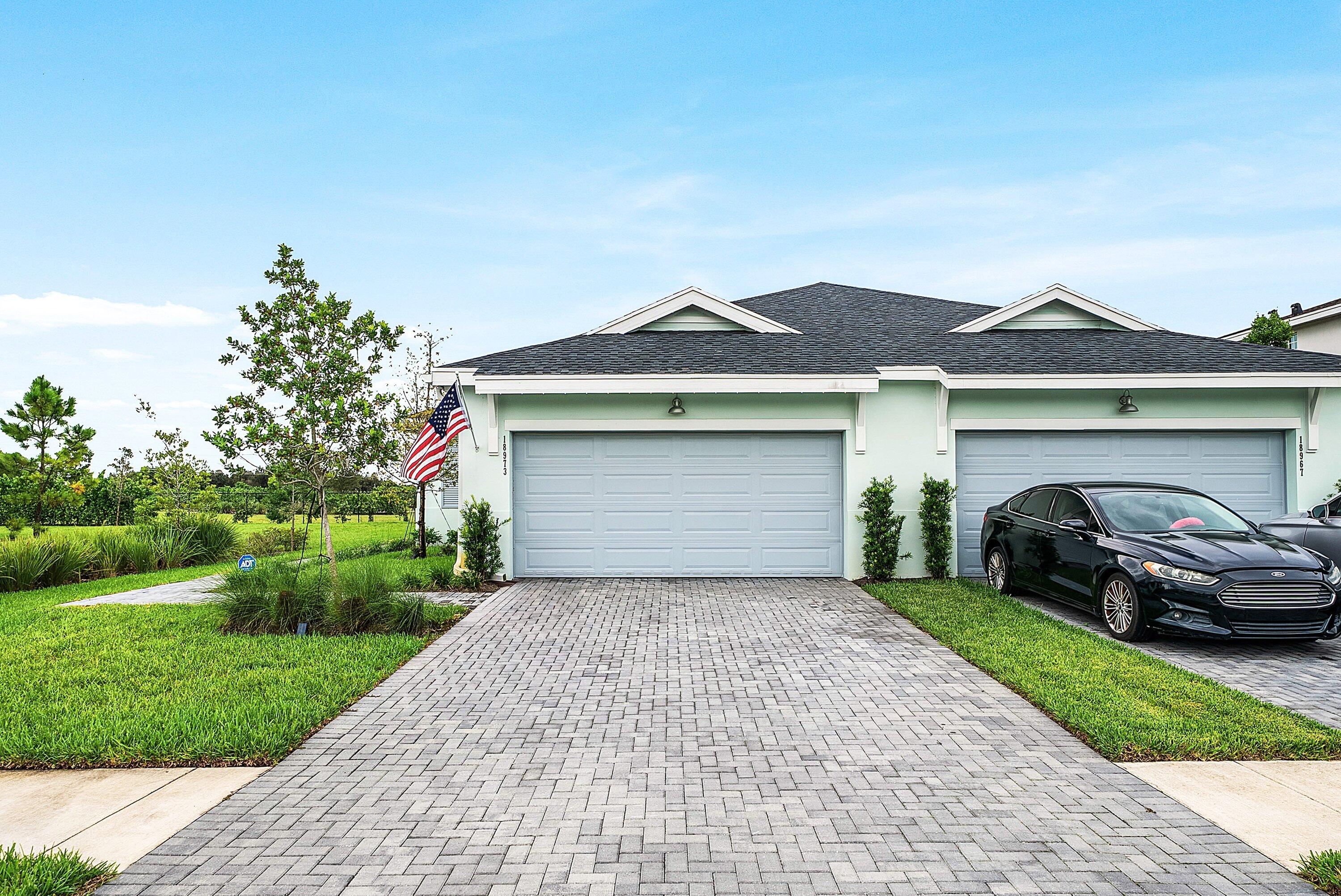 Foto de propiedad en 18973 WOOD STORK Way, Loxahatchee, FL 33470 Loxahatchee con MLS# 
