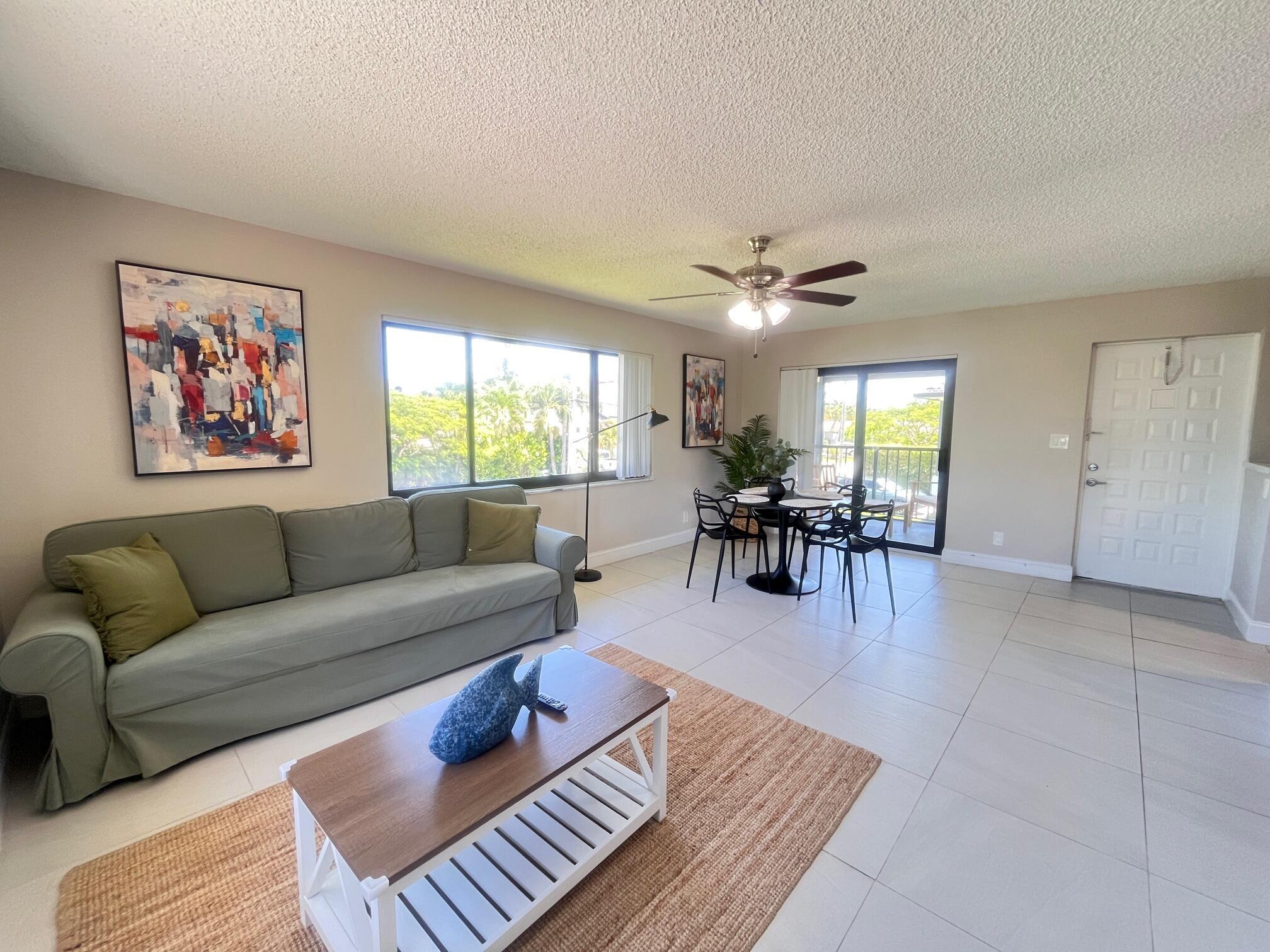 Foto de propiedad en 6499 NE 7th Avenue, Boca Raton, FL 33487 Boca Raton con MLS# 
