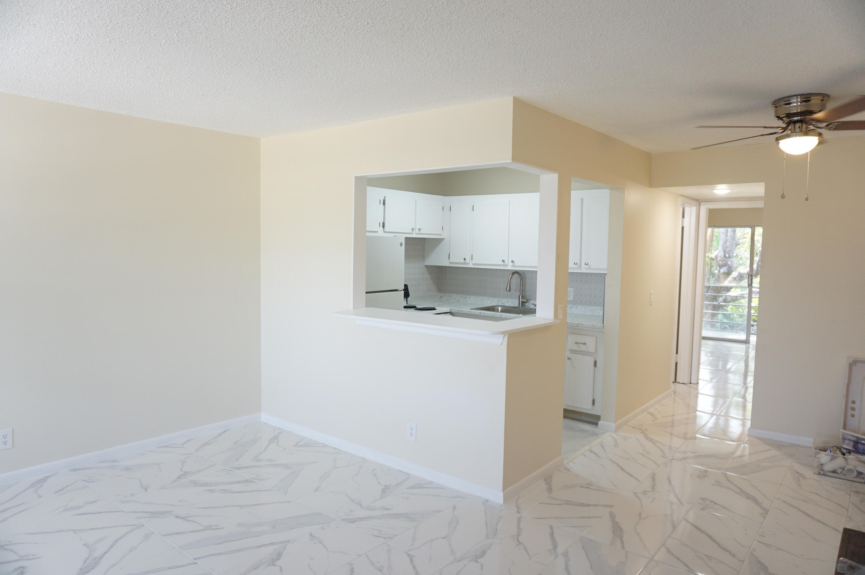 Foto de propiedad en 33 Windsor B, West Palm Beach, FL 33417 West Palm Beach con MLS# 