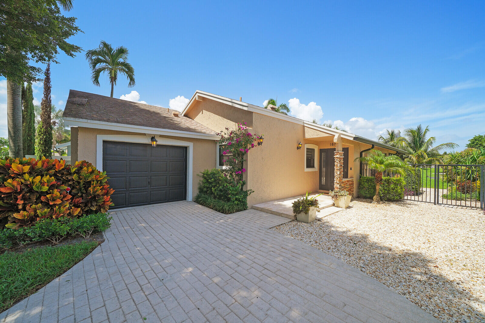 En Venta 1875 NW 10th Street, Delray Beach, FL 33445, Delray Beach, FL 33445