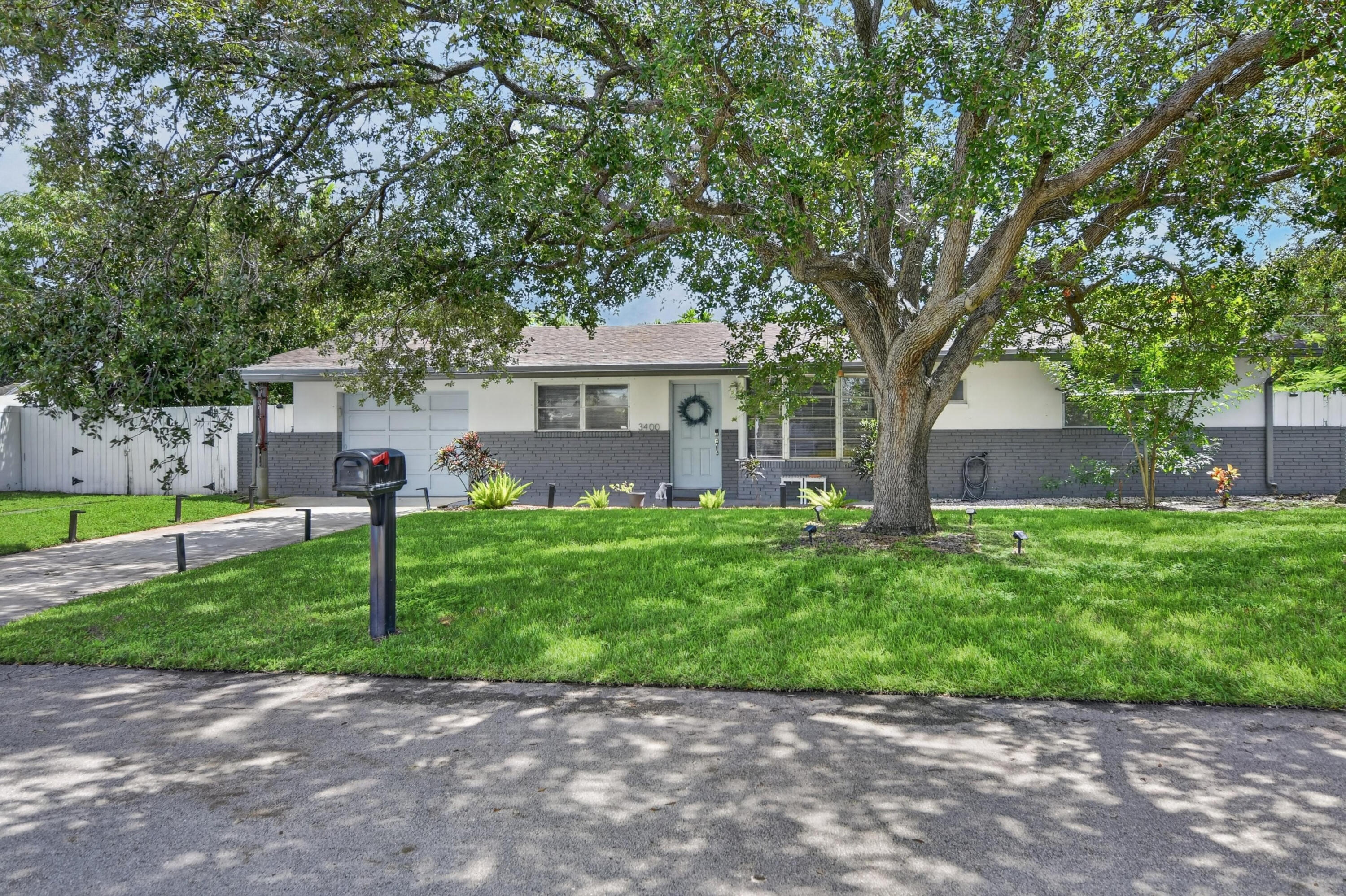 Foto de propiedad en 3400 NE 5th Avenue, Boca Raton, FL 33431 Boca Raton con MLS# 