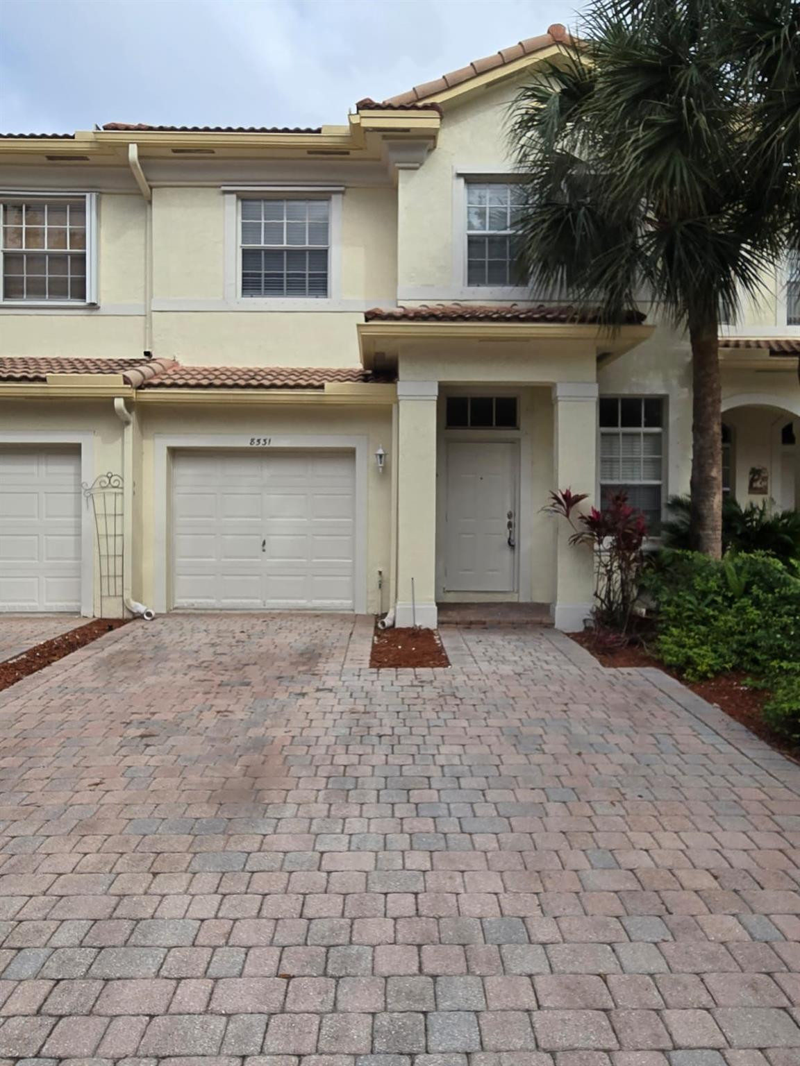 Foto de propiedad en 8531 SW 25TH Court 103, Miramar, FL 33025 Miramar con MLS# 