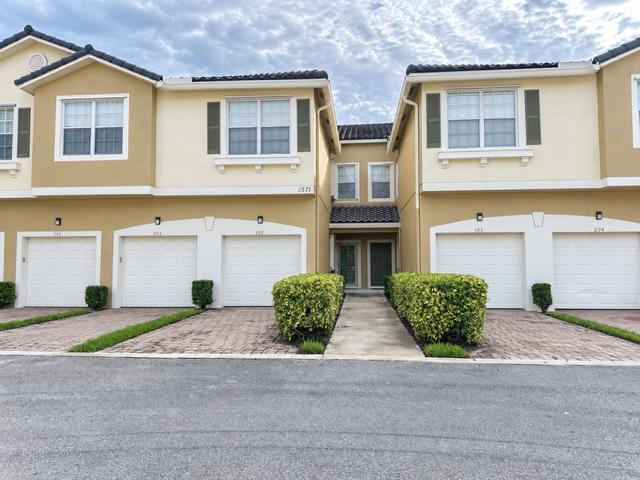 Foto de propiedad en 1571 SE HAMPSHIRE Way 102, Stuart, FL 34994 Stuart con MLS# 